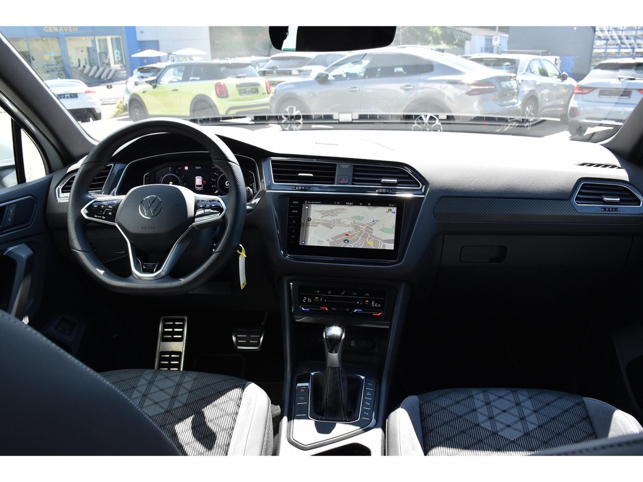 VW Tiguan 1.4 TSI eHybrid R-Line DSG ACC TRAVEL SIDE PARK CAM 1° MAIN (2023) - Foto 10