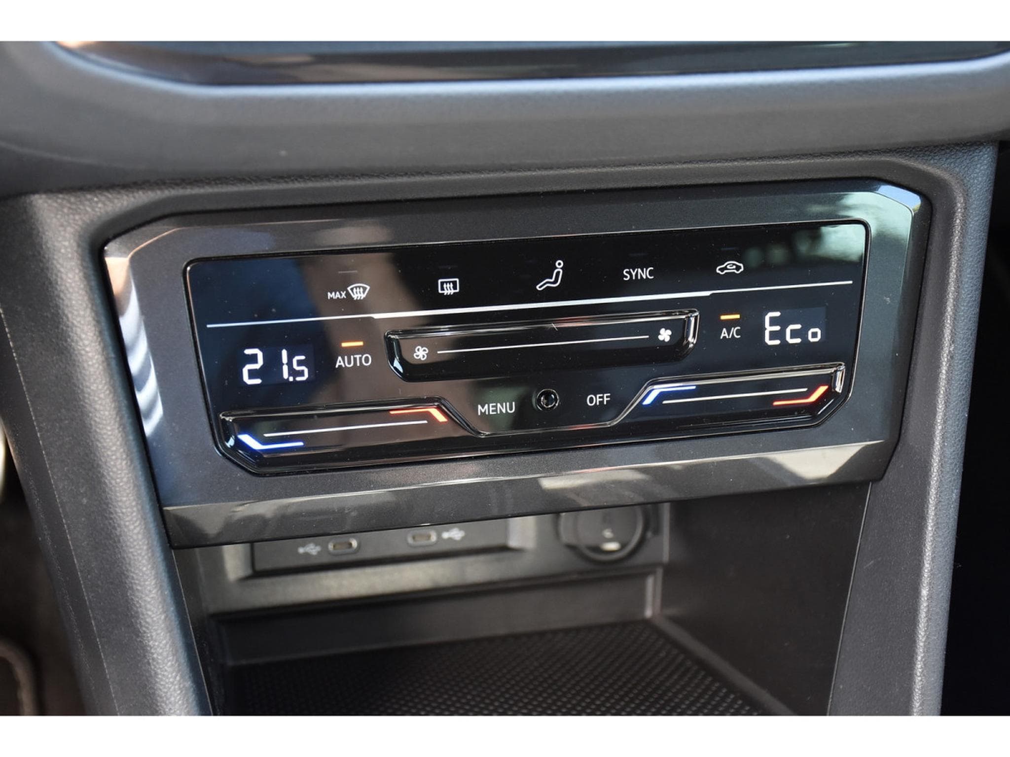 VW Tiguan 1.4 TSI eHybrid R-Line DSG ACC TRAVEL SIDE PARK CAM 1° MAIN (2023) - Foto 18