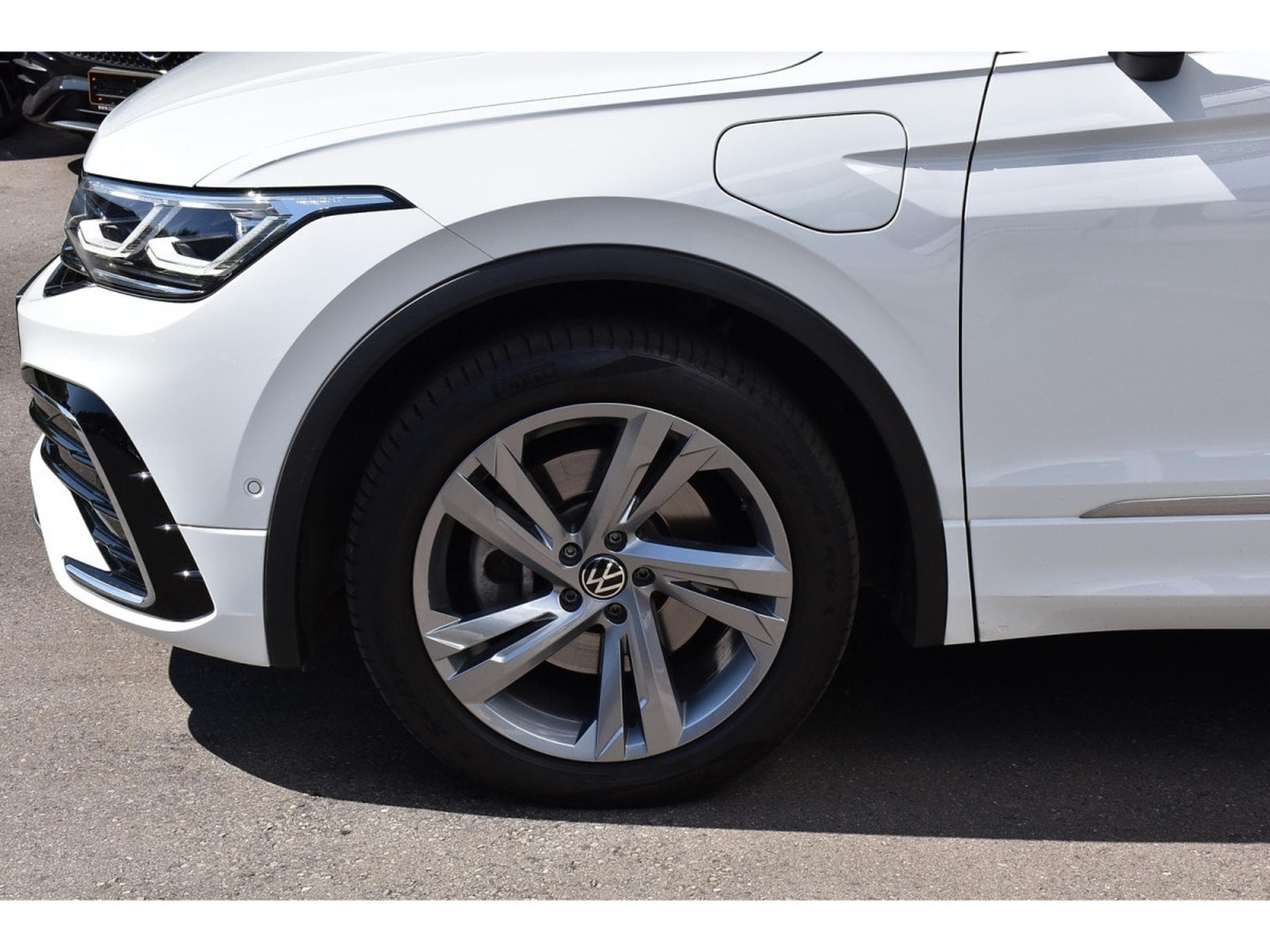VW Tiguan 1.4 TSI eHybrid R-Line DSG ACC TRAVEL SIDE PARK CAM 1° MAIN (2023) - Foto 5