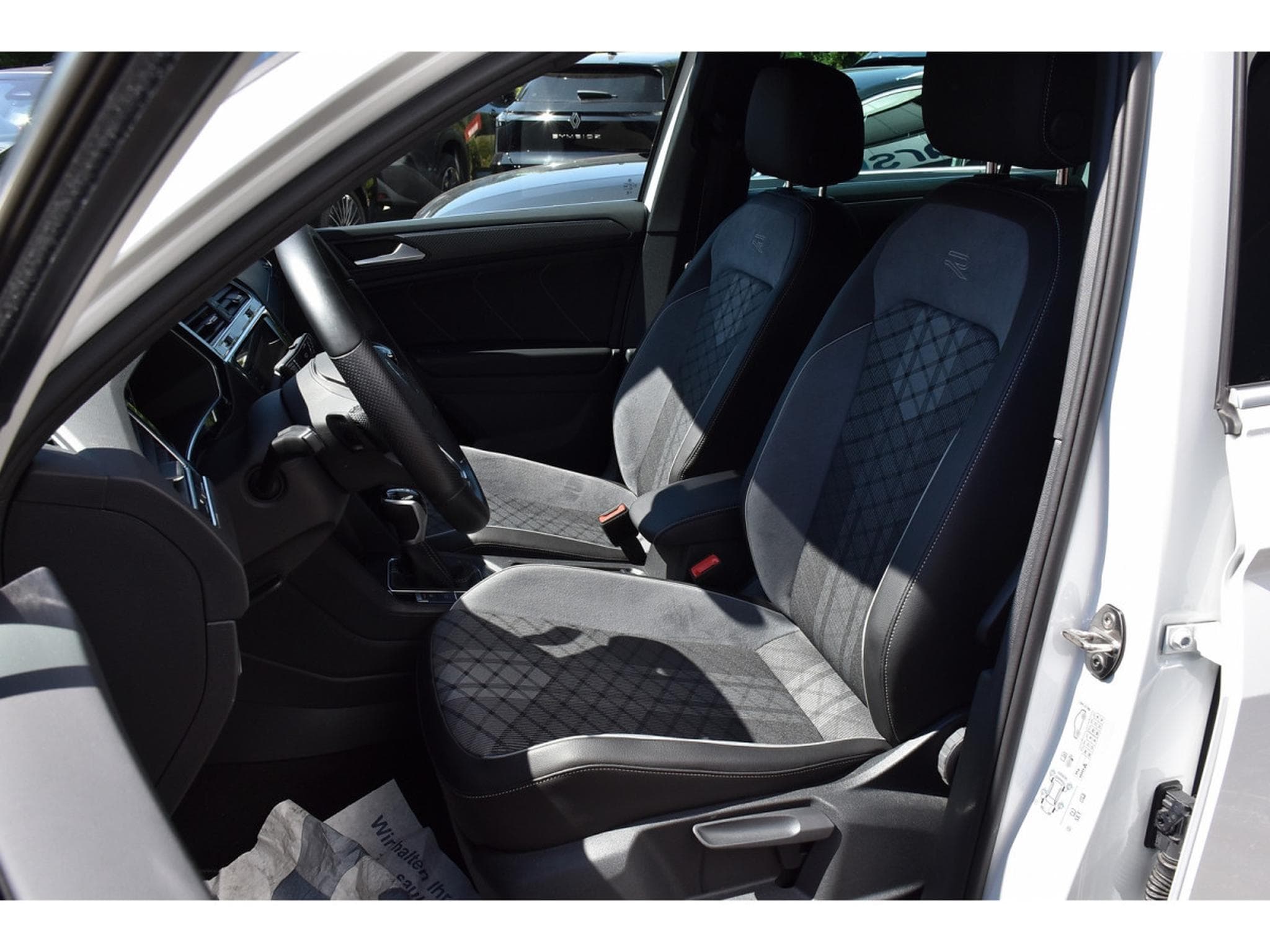 VW Tiguan 1.4 TSI eHybrid R-Line DSG ACC TRAVEL SIDE PARK CAM 1° MAIN (2023) - Foto 7