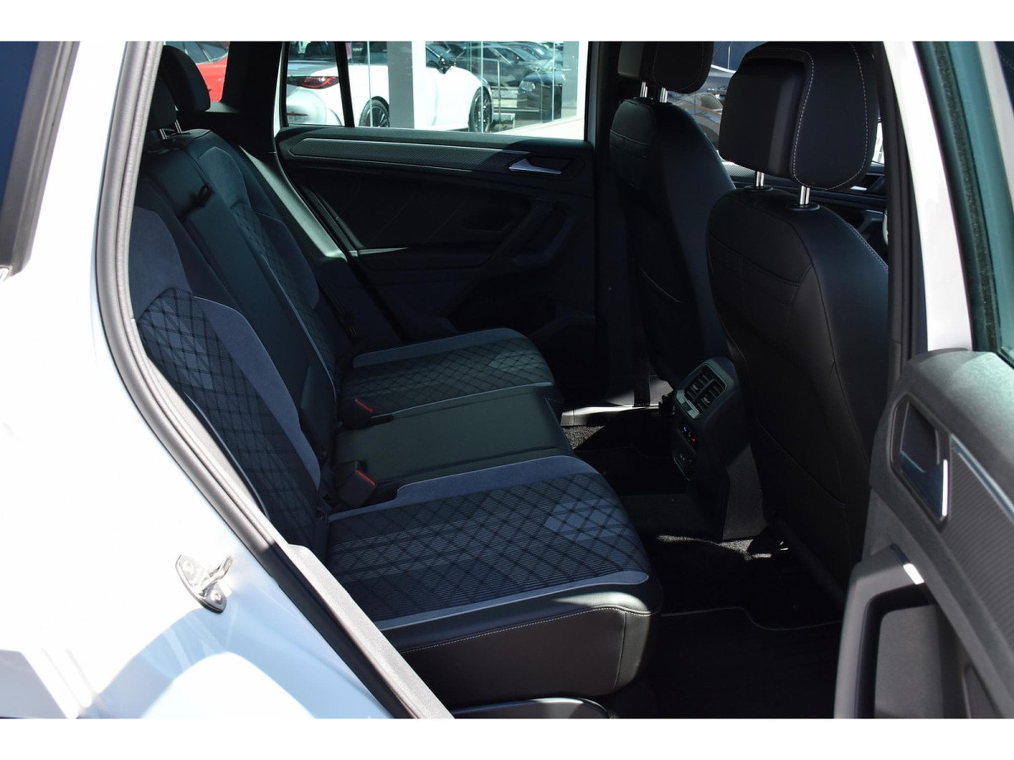 VW Tiguan 1.4 TSI eHybrid R-Line DSG ACC TRAVEL SIDE PARK CAM 1° MAIN (2023) - Foto 9