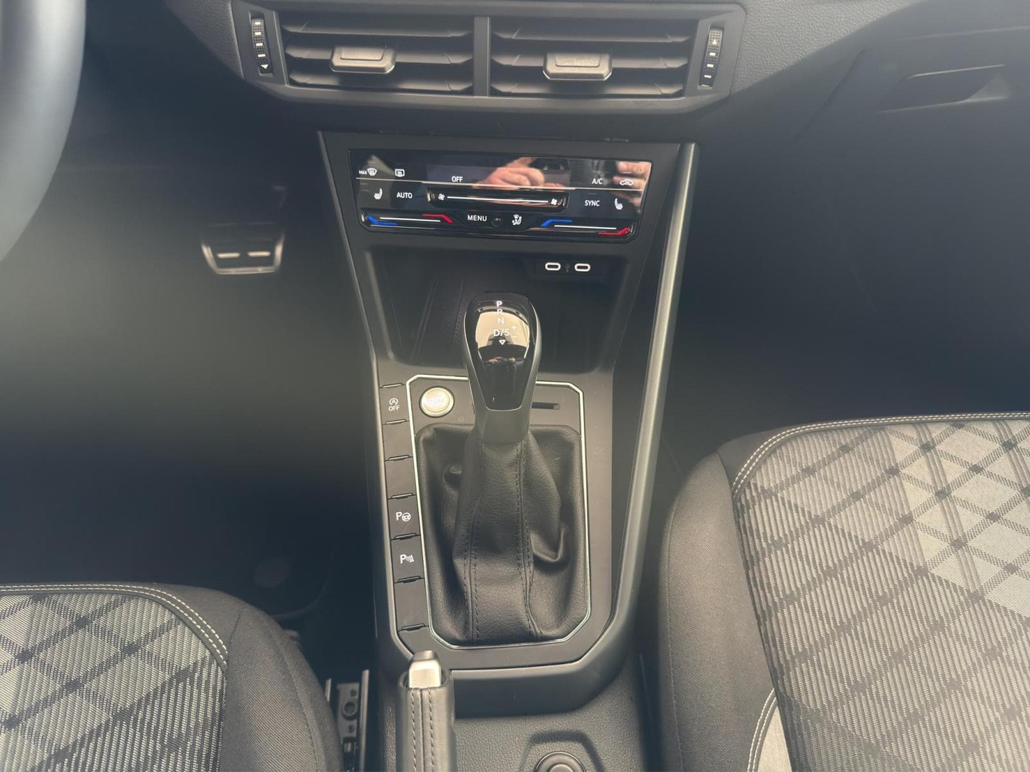 VW Taigo R-LINE (2025) - Foto 12