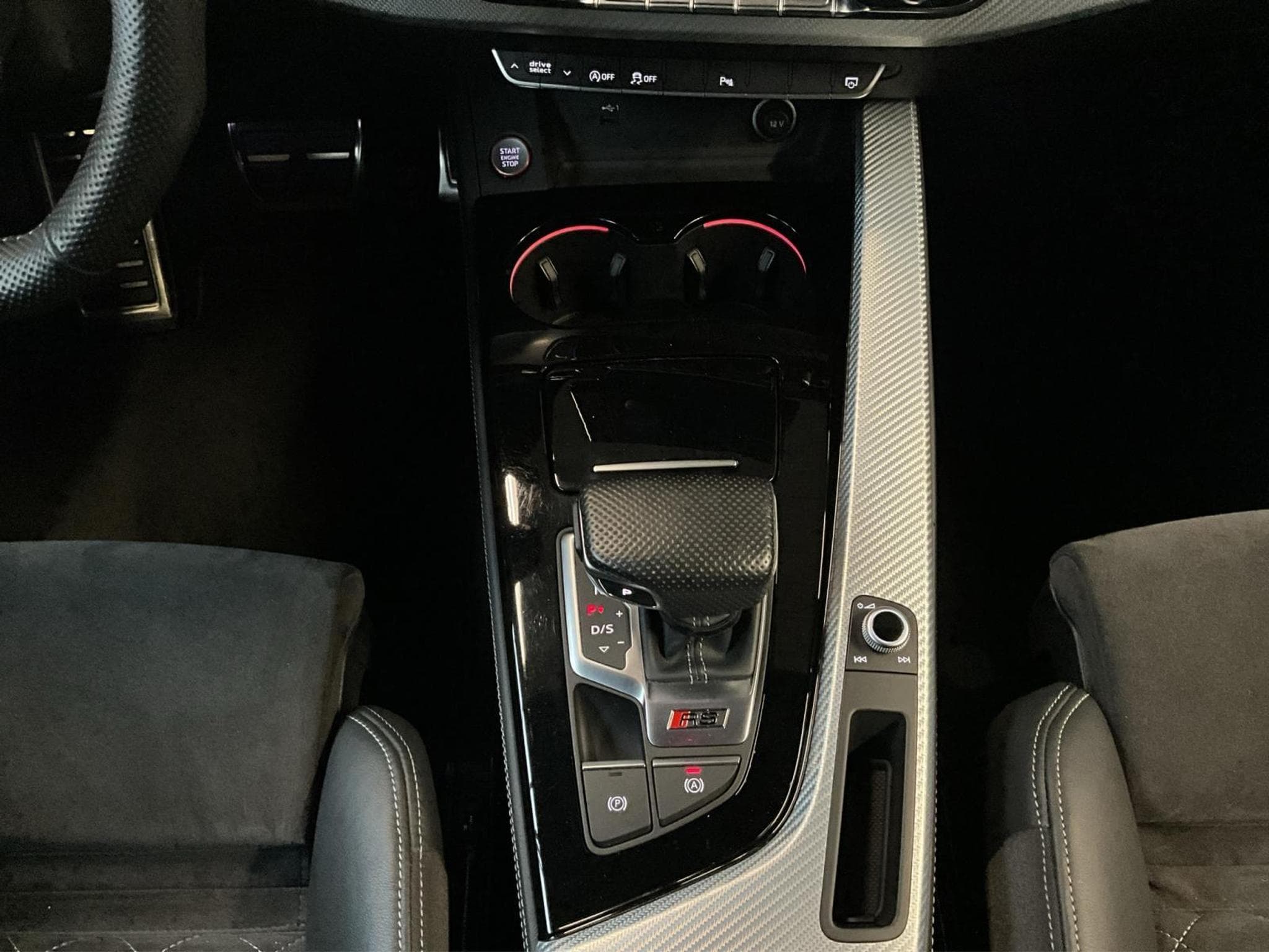 Audi RS4 Avant+Quattro+TipTronic+Led+Navi (2020) - Photo 12