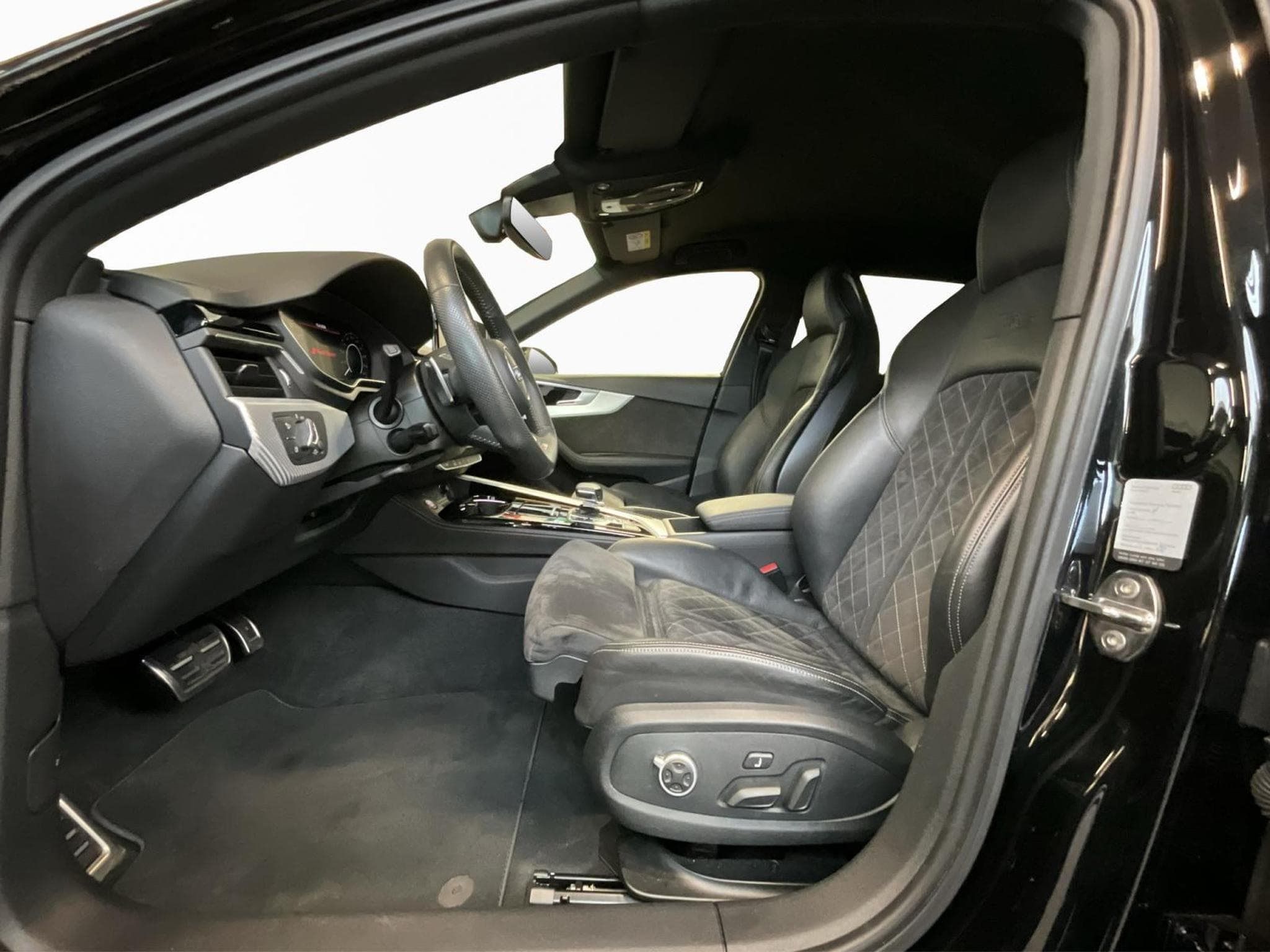 Audi RS4 Avant+Quattro+TipTronic+Led+Navi (2020) - Photo 9