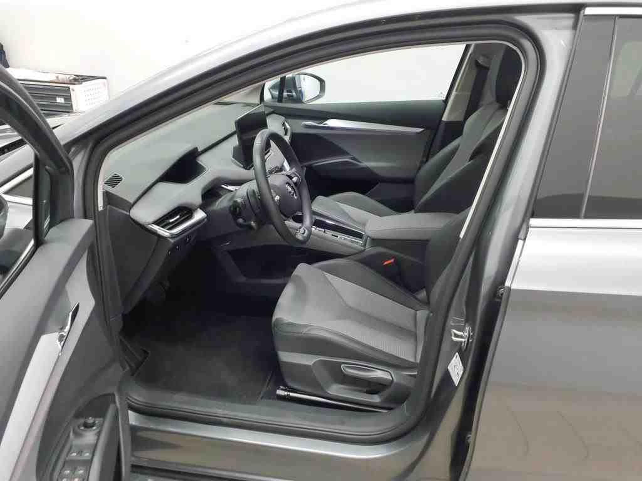Skoda Enyaq Standard (2024) - Photo 6