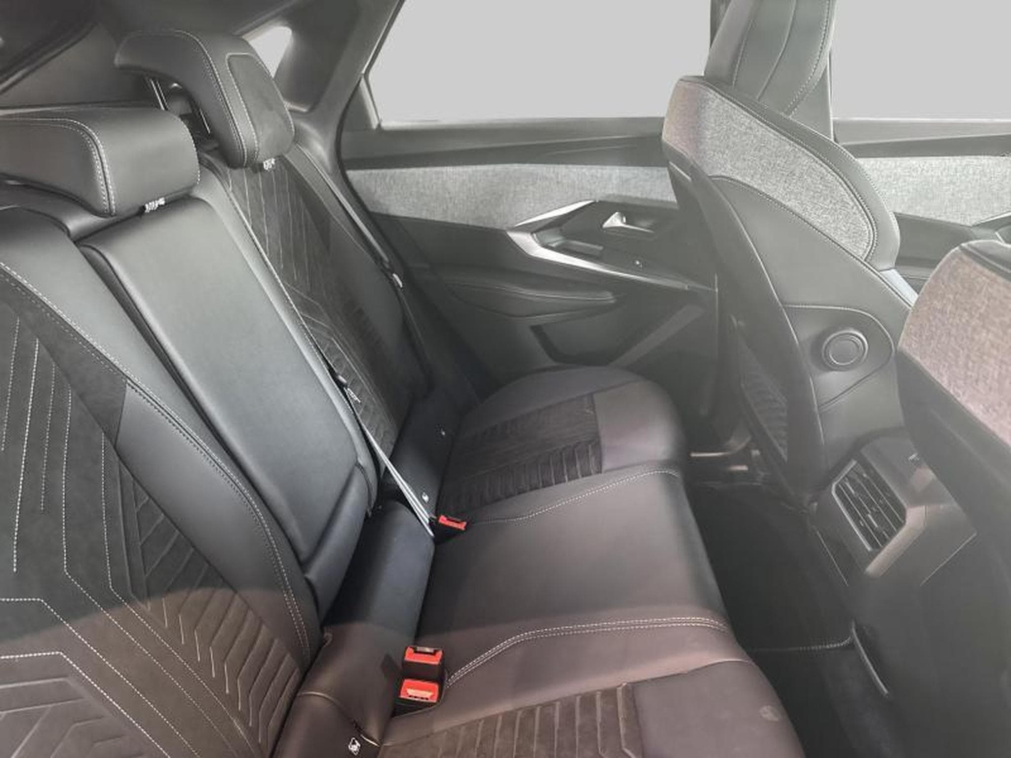 Peugeot 3008 E-GT (2024) - Foto 10