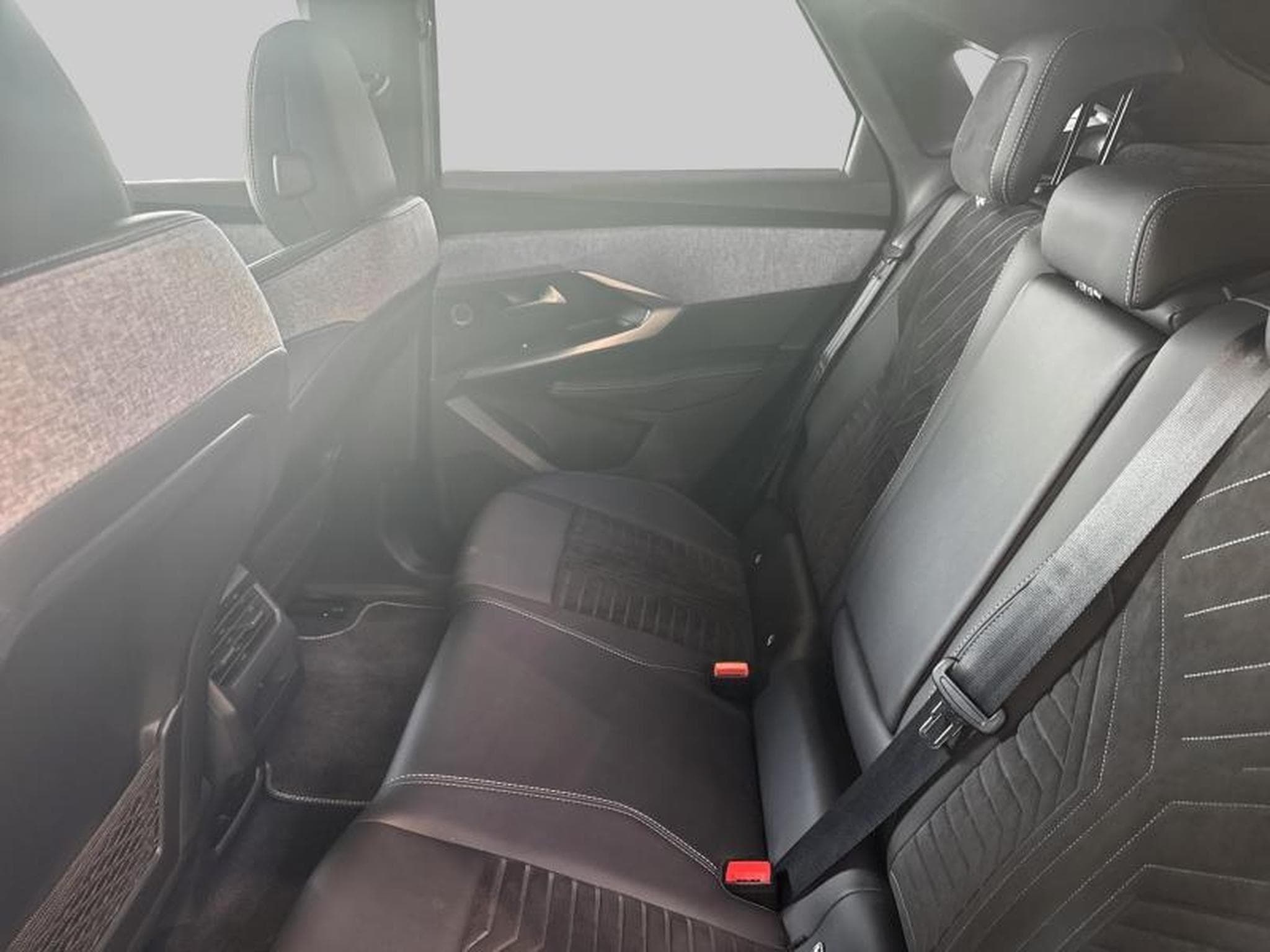 Peugeot 3008 E-GT (2024) - Foto 12