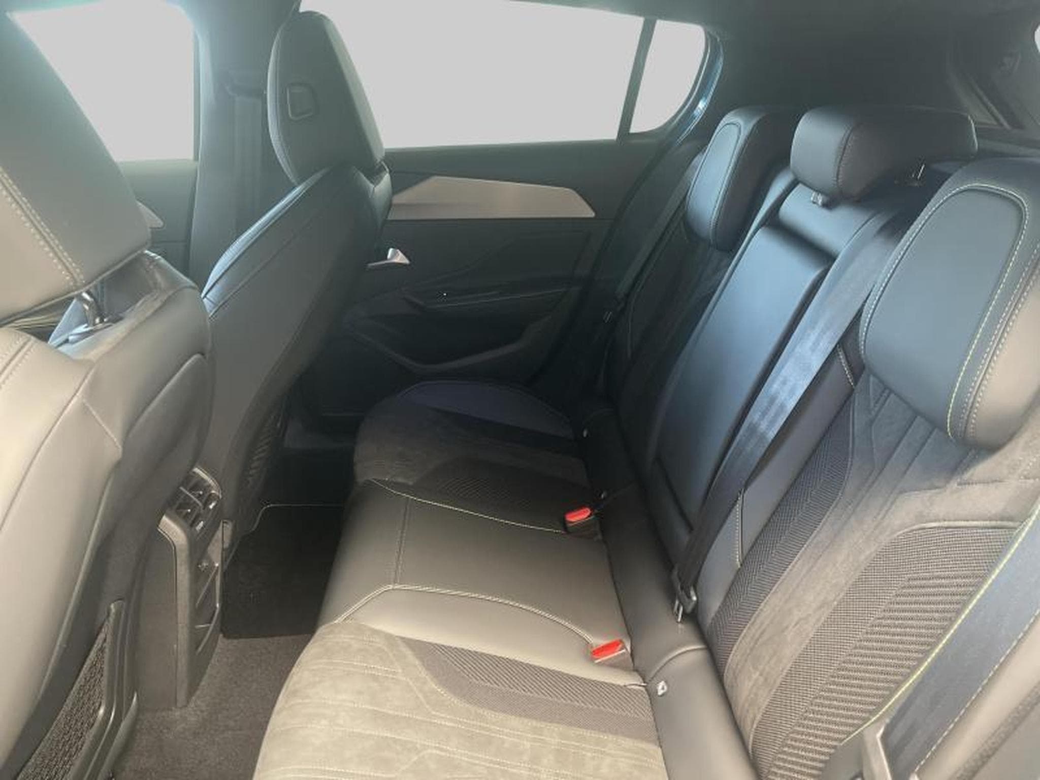 Peugeot 308 GT PlugIn 180 (2025) - Foto 11