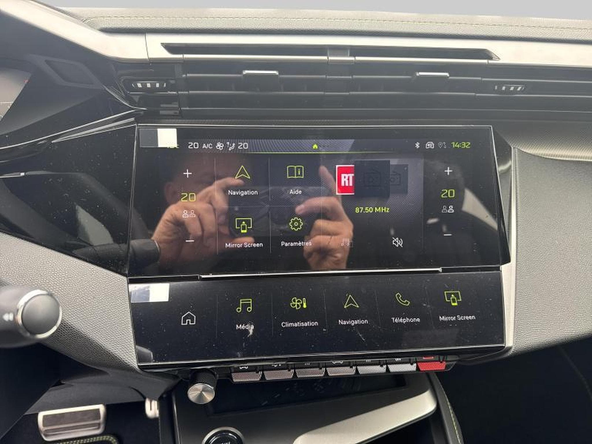 Peugeot 408 GT Hybrid 145 e-DCS6 (2025) - Foto 16