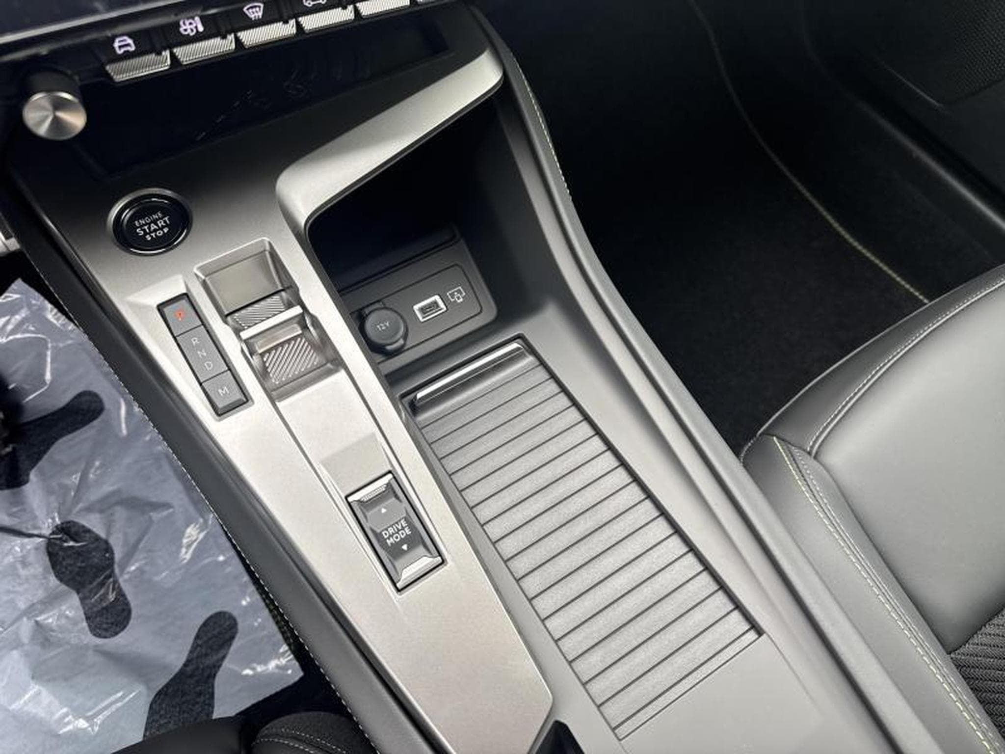 Peugeot 408 GT Hybrid 145 e-DCS6 (2025) - Foto 19