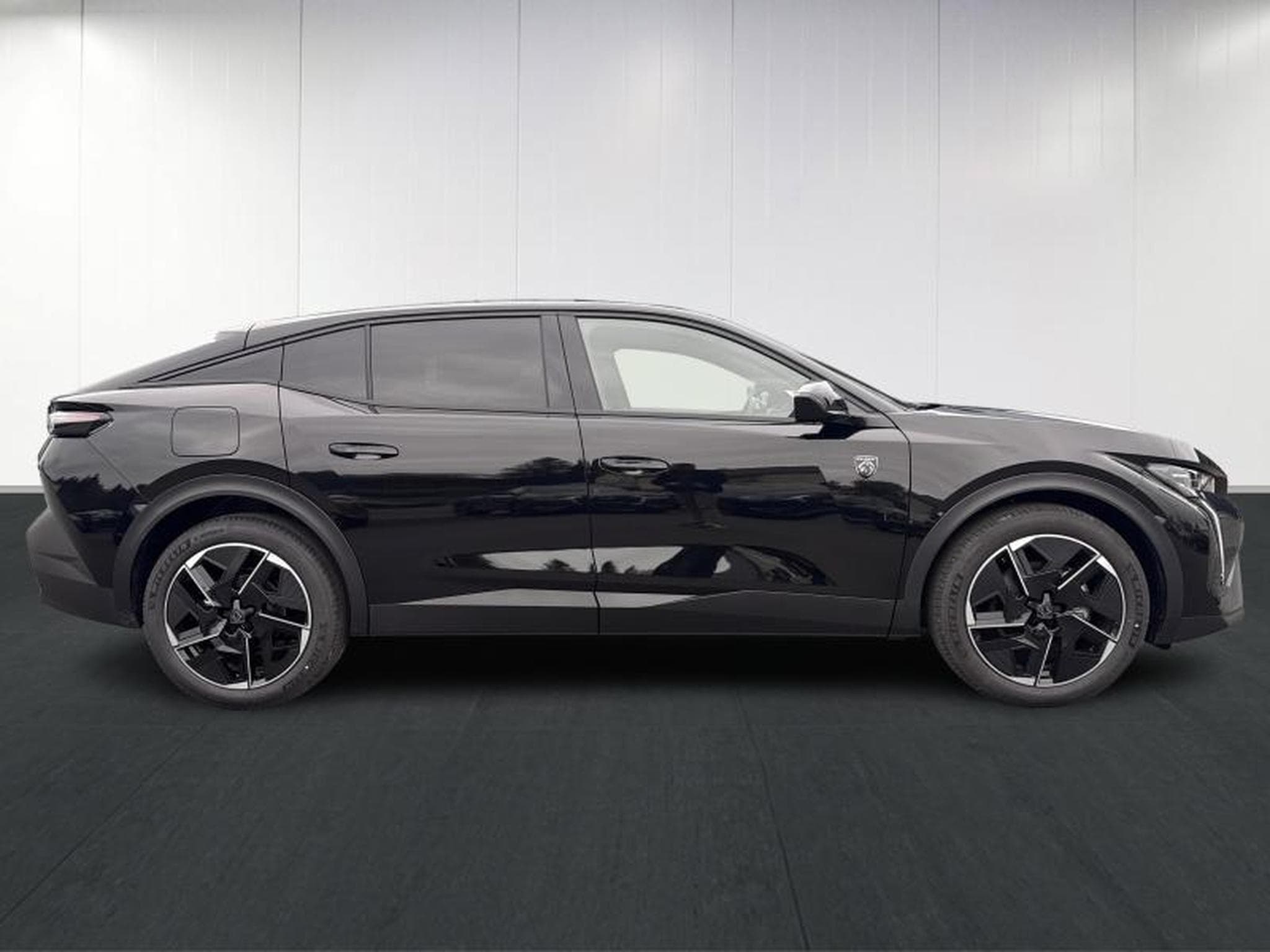 Peugeot 408 GT Hybrid 145 e-DCS6 (2025) - Foto 8