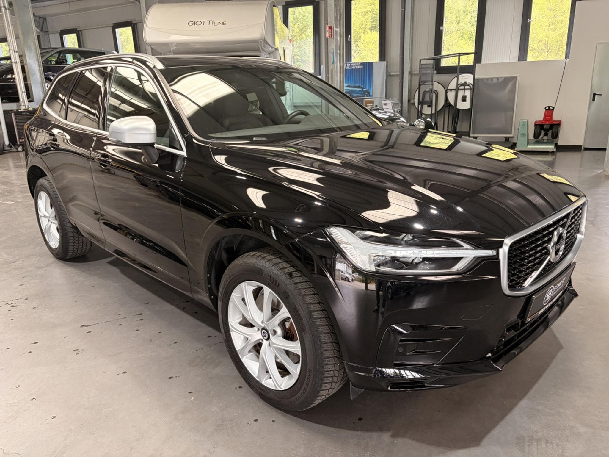 Volvo XC60 2.0 R-Design AWD 250HP (2019) - Photo 1