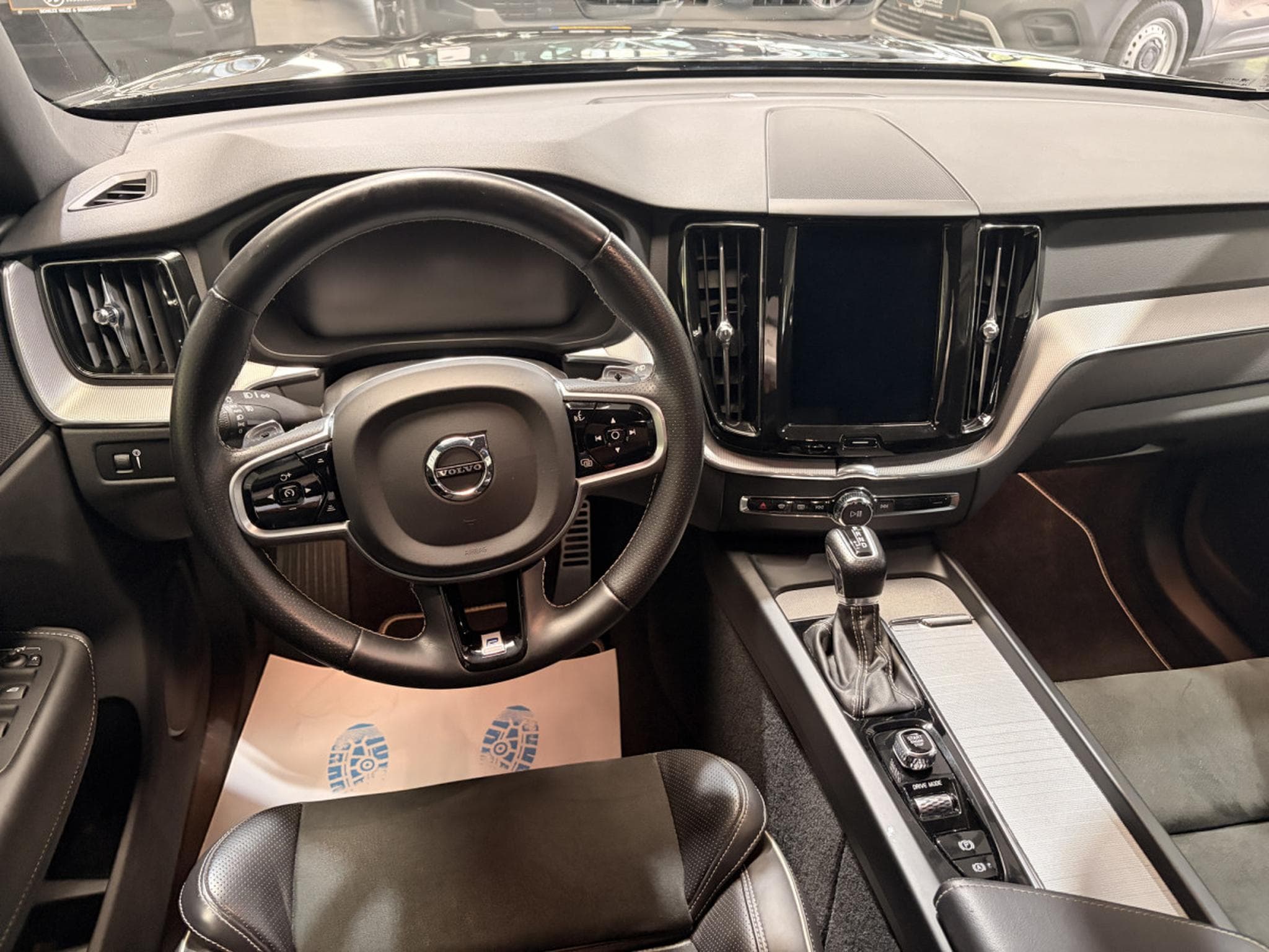 Volvo XC60 2.0 R-Design AWD 250HP (2019) - Photo 9