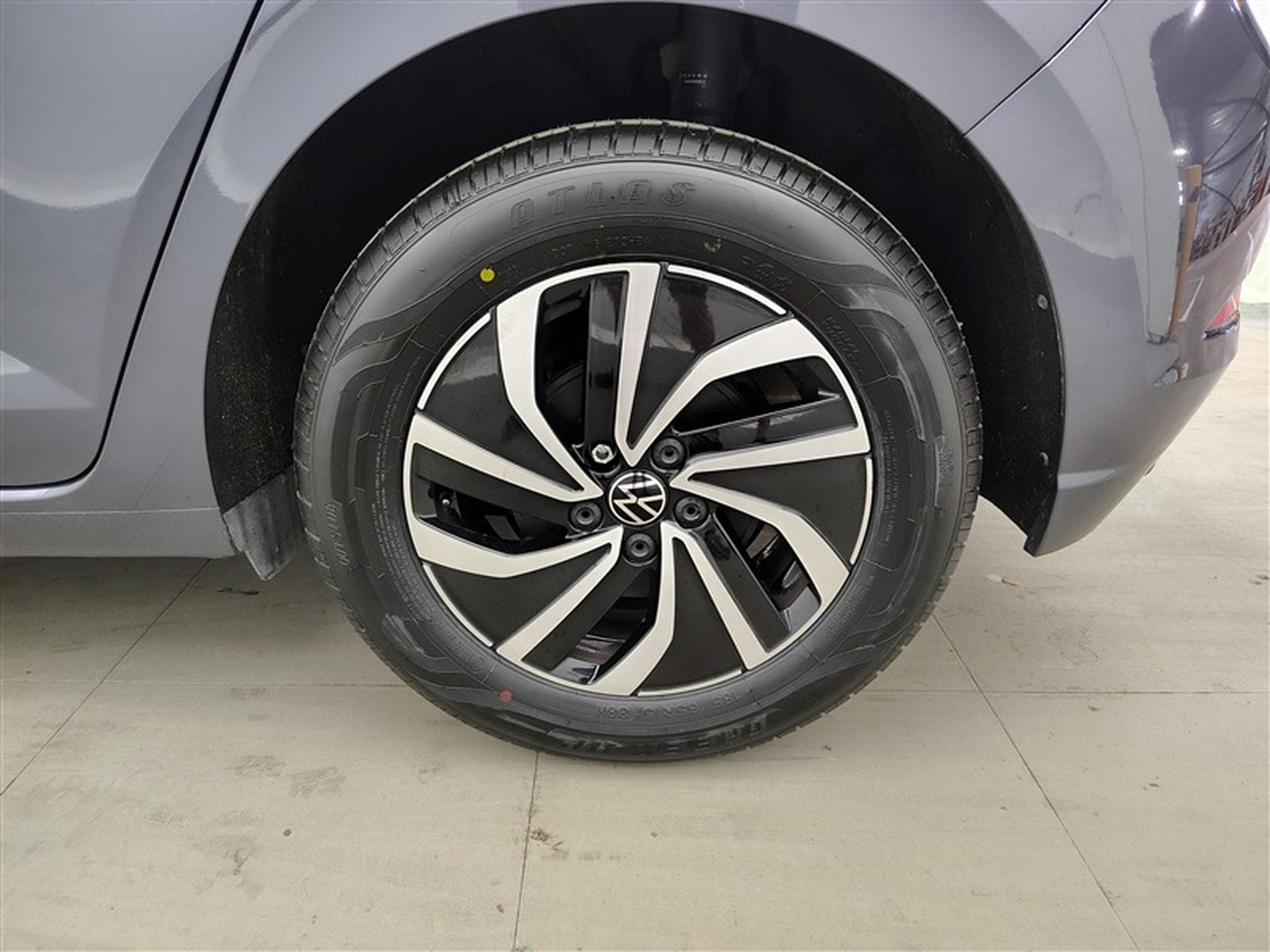 VW Polo 1.0 TSI Life OPF°NAV ° CARPLAY ° PDC AV-AR ° CAM (2024) - Foto 6