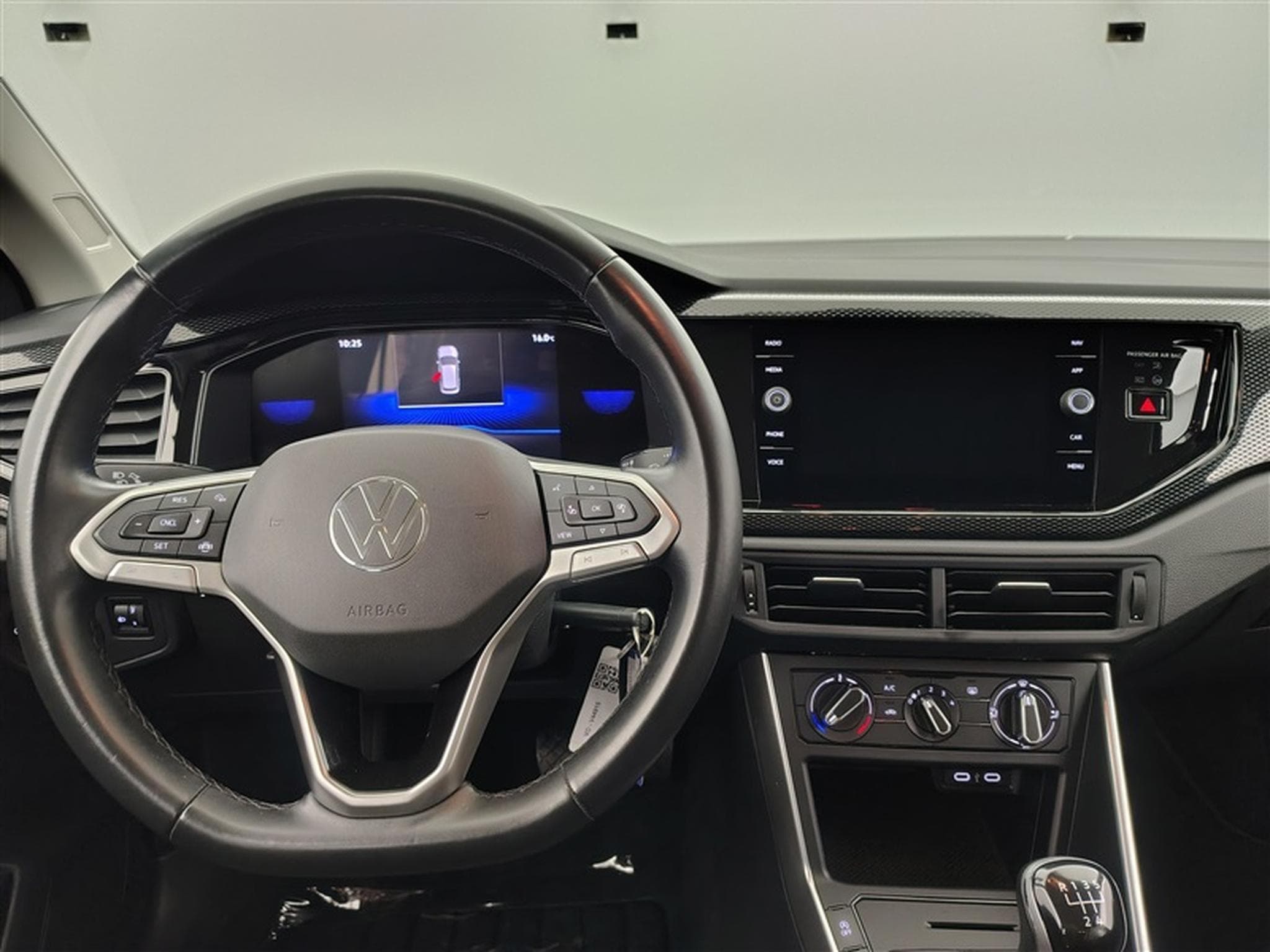 VW Polo 1.0 TSI Life OPF°NAV ° CARPLAY ° PDC AV-AR ° CAM (2024) - Foto 9