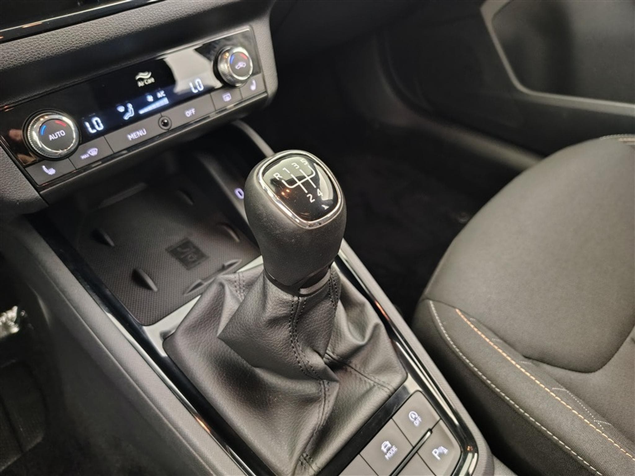 Skoda Scala 1.0 TSI Clever NAVI / CARPLAY / FULL LED (2021) - Photo 12