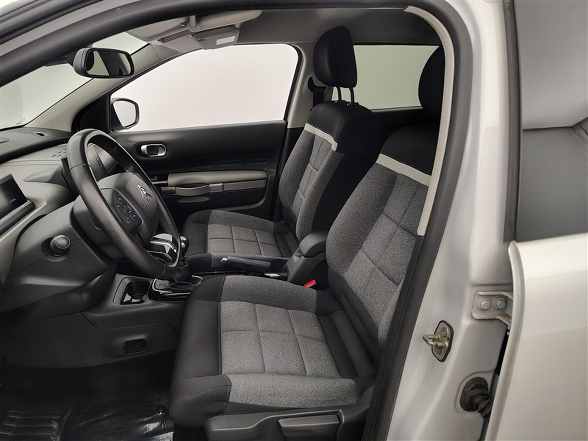 Citroen C4 Cactus 1.2 PureTech Shine (EU6.2) (2020) - Photo 7