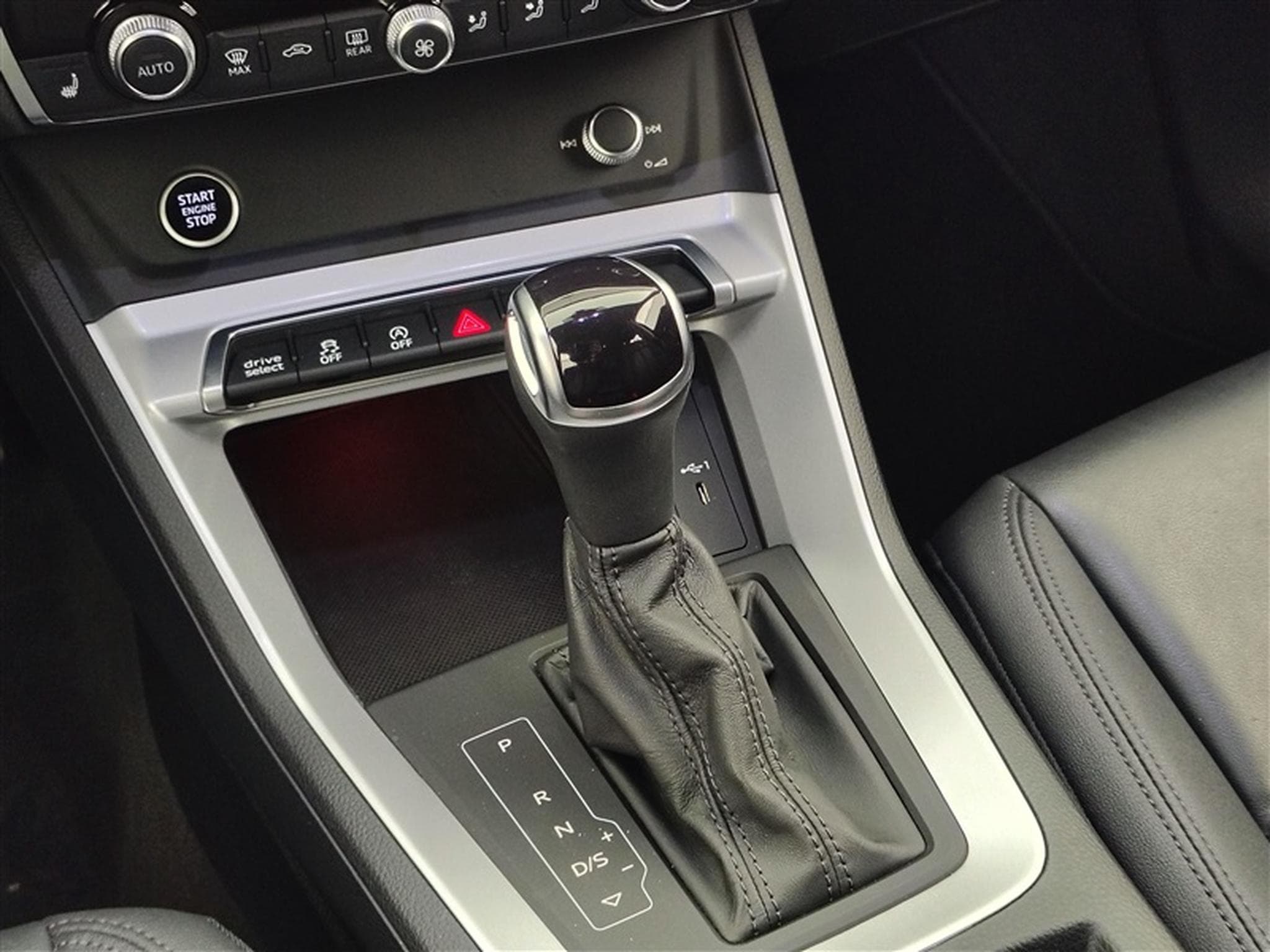 Audi Q3 Sportback 35 TFSI Business Edition Attraction S tronic (2024) - Photo 12