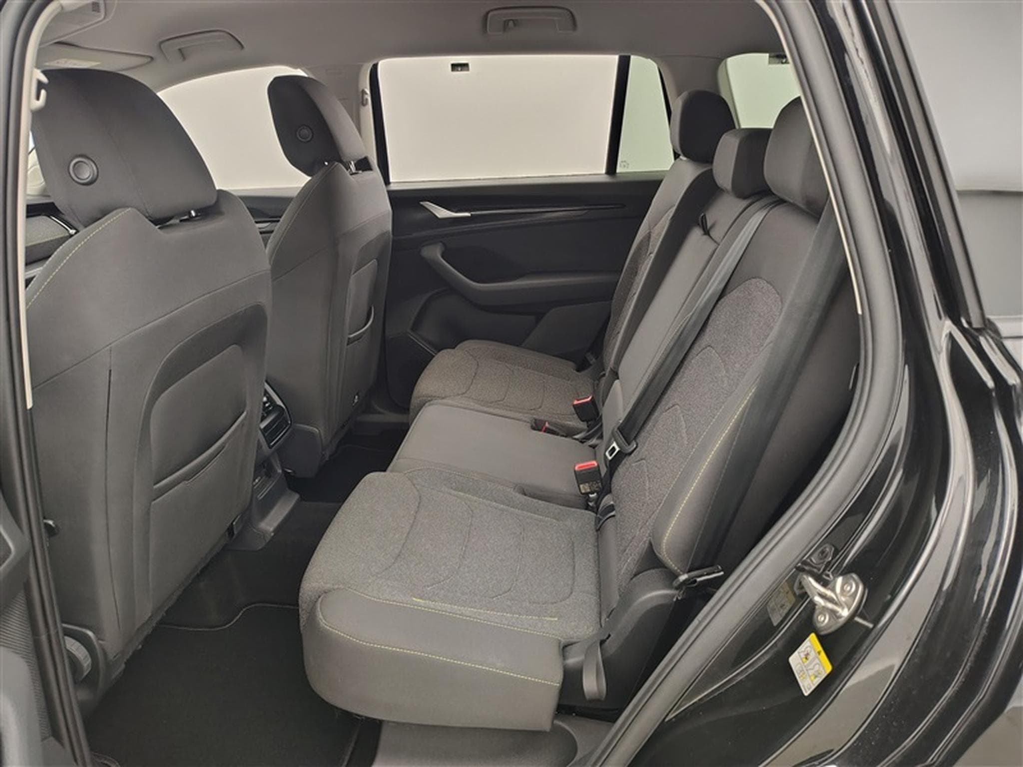 Skoda Kodiaq 1.5 TSI m-HEV 150Cv DSG Selection 7PL / CARPLAY / CAMERA (2025) - Photo 13