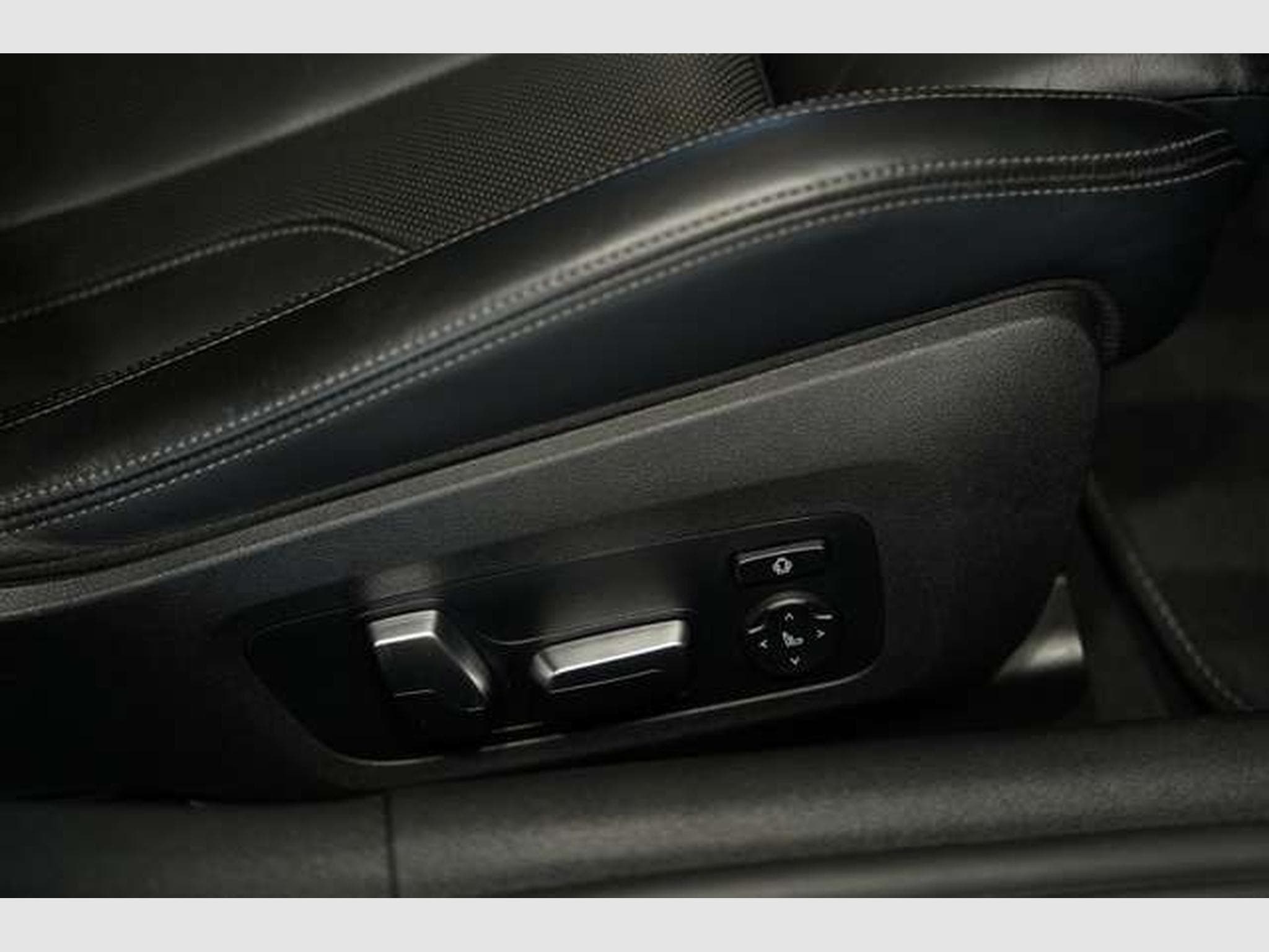 BMW M850 i xD Gran Coupé *YIDO*Pano*B&W*HUD*Deutsch (2020) - Photo 17