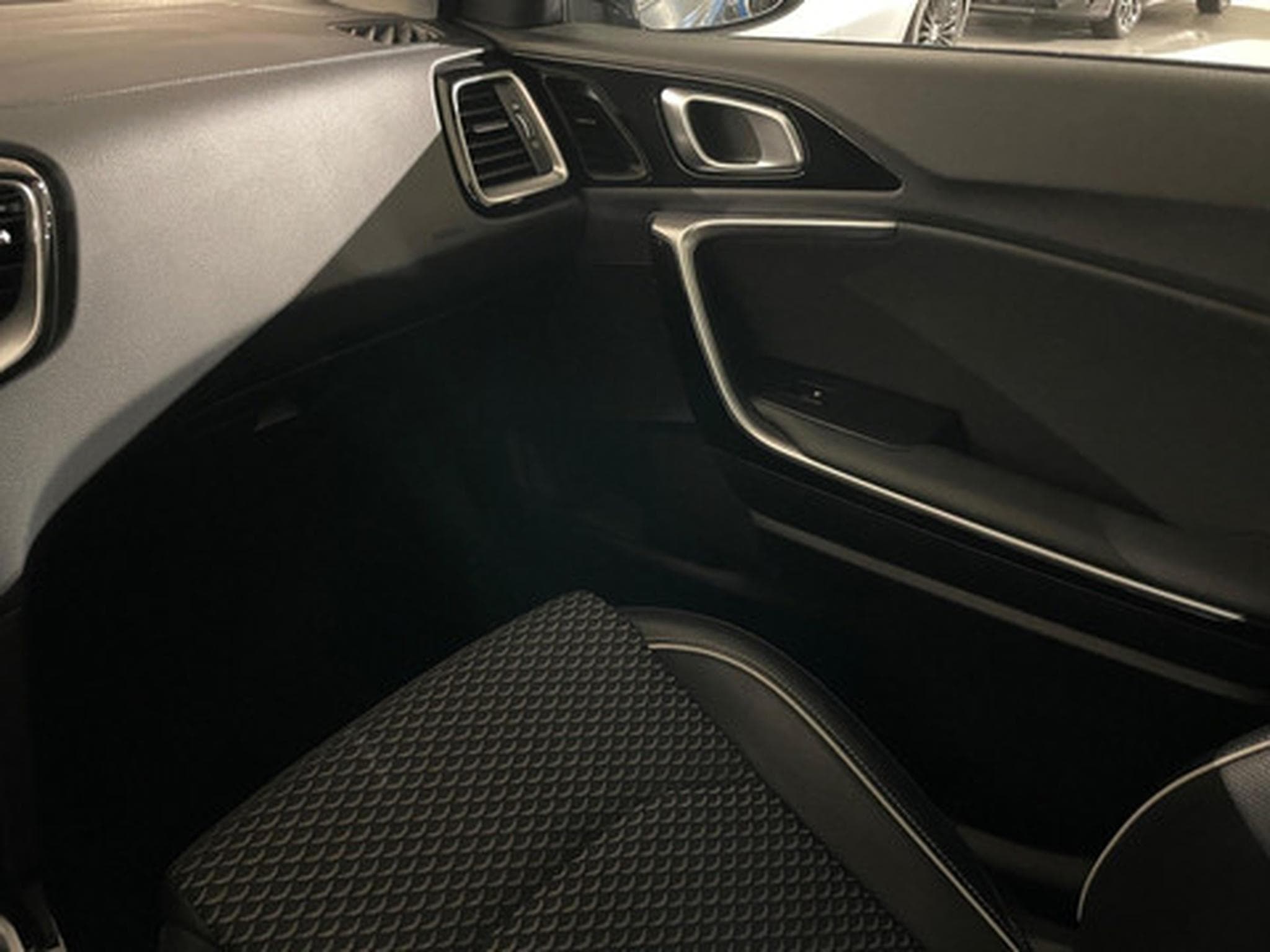 Kia Ceed 1.0 T-GDI PULSE (2024) - Photo 9