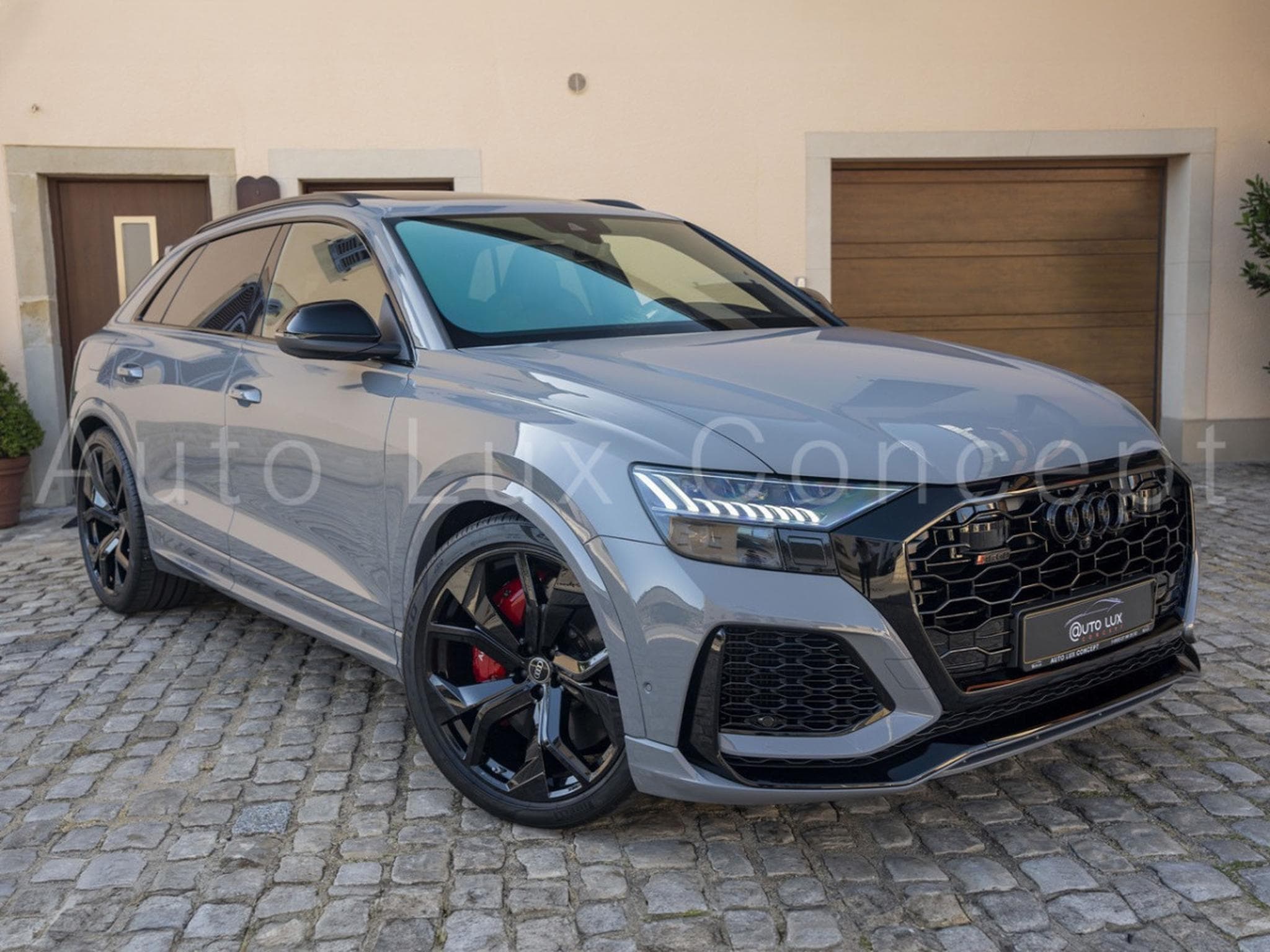Audi RSQ8 4.0 TFSI 600 ch quattro tiptronic 8 (2022) - Photo 2