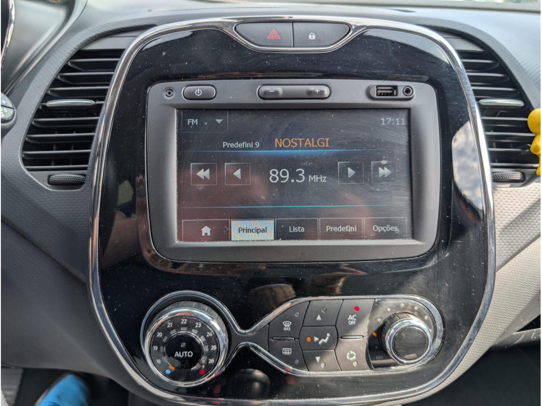 Renault Captur 1.5 DCI 90 ENERGY * GARANTIE 24 MOIS * (2014) - Photo 12
