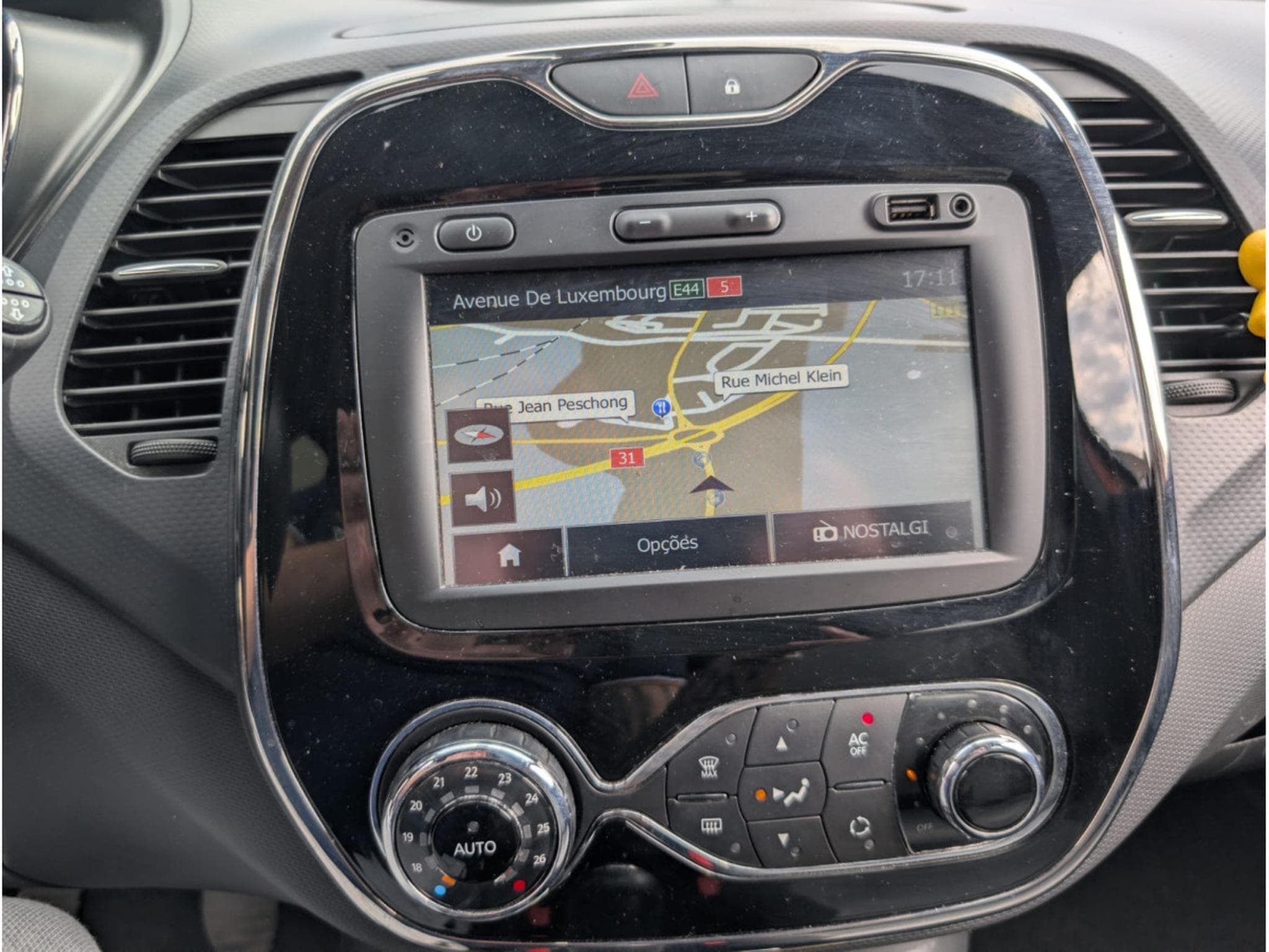 Renault Captur 1.5 DCI 90 ENERGY * GARANTIE 24 MOIS * (2014) - Photo 14