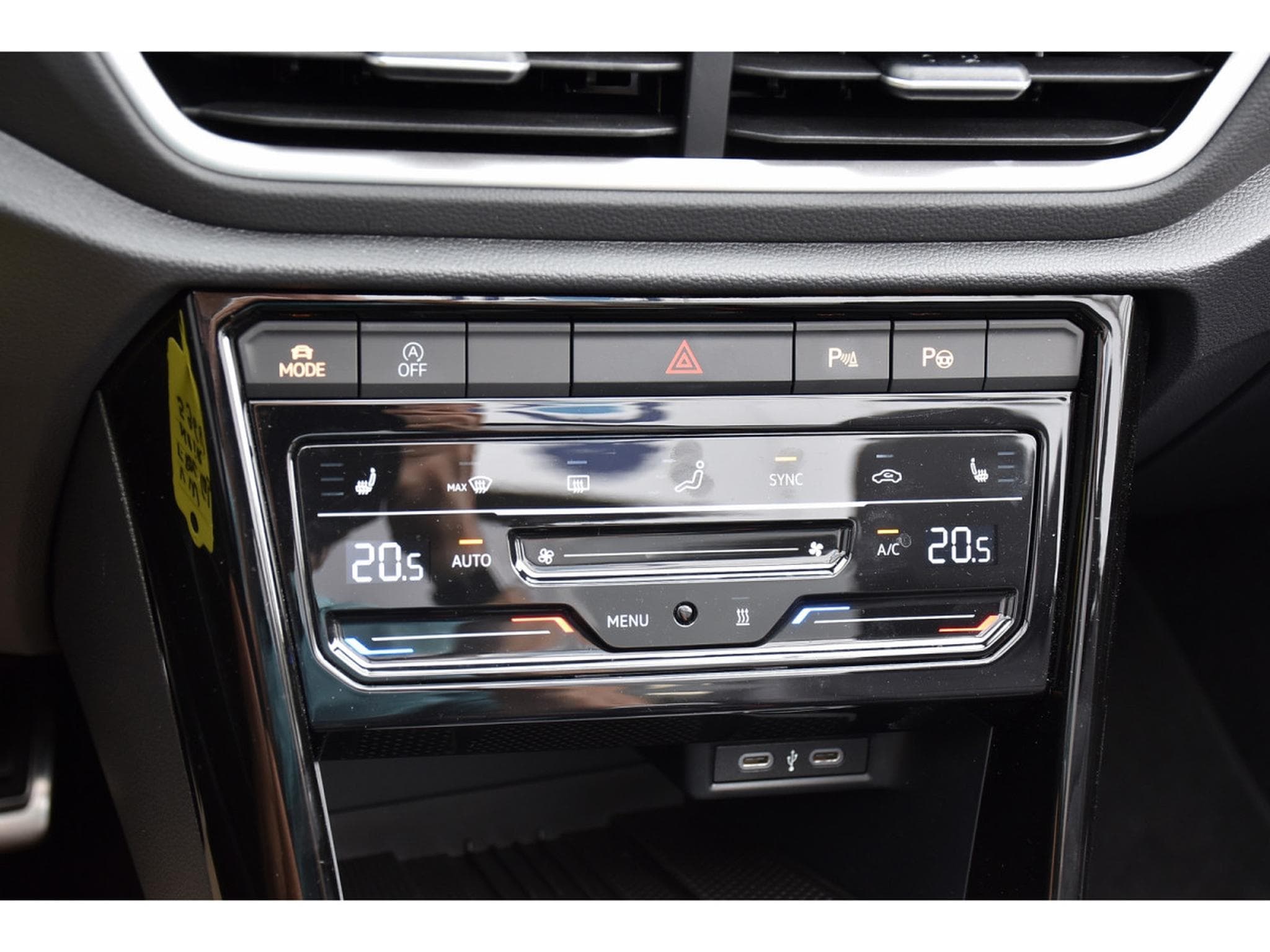 VW T-Roc Cabrio 1.5 TSI R-Line CUIR TRAVEL SIDE CHFF ADD MATRIX CAM (2025) - Photo 21