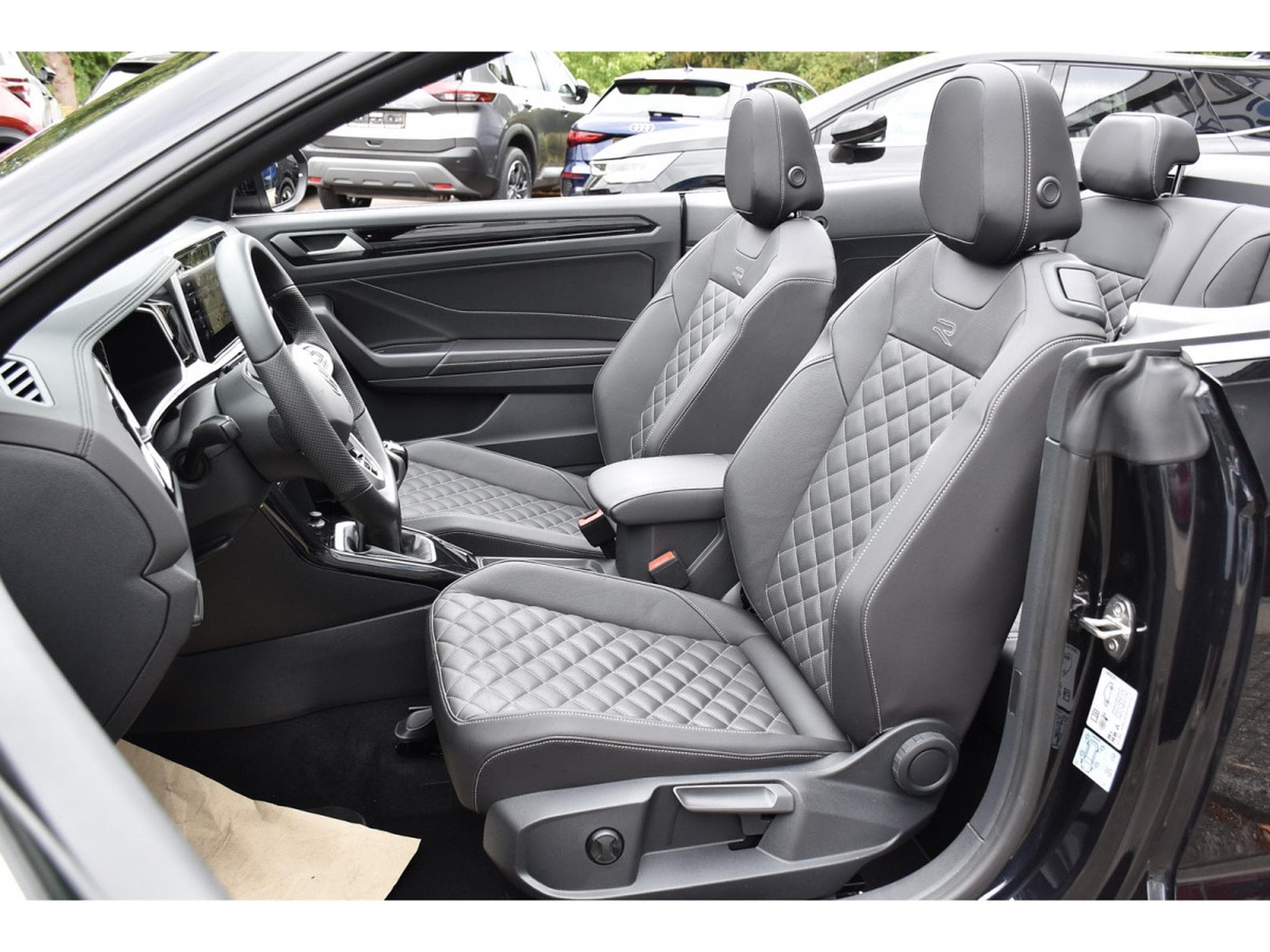 VW T-Roc Cabrio 1.5 TSI R-Line CUIR TRAVEL SIDE CHFF ADD MATRIX CAM (2025) - Photo 8