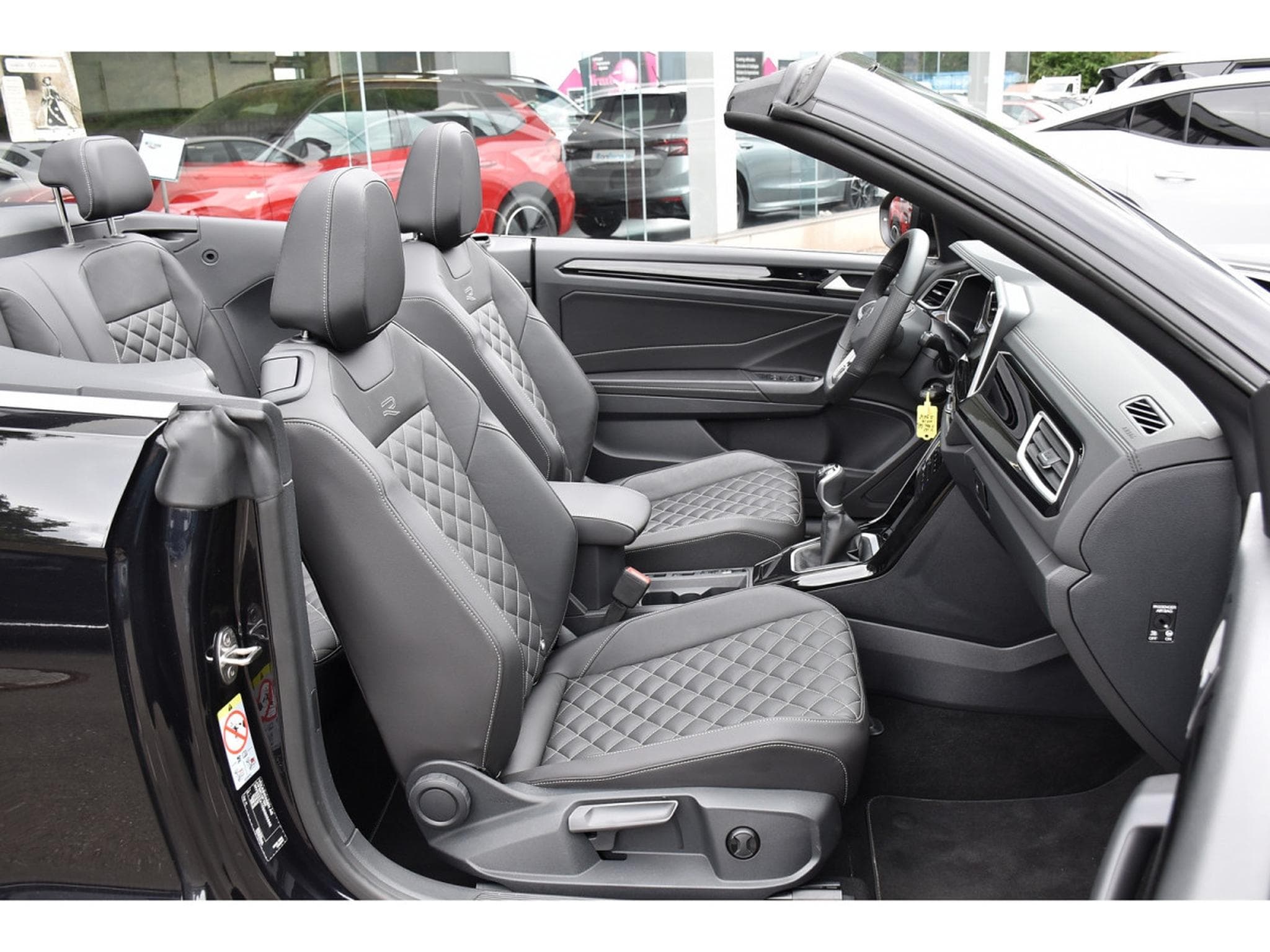 VW T-Roc Cabrio 1.5 TSI R-Line CUIR TRAVEL SIDE CHFF ADD MATRIX CAM (2025) - Photo 9