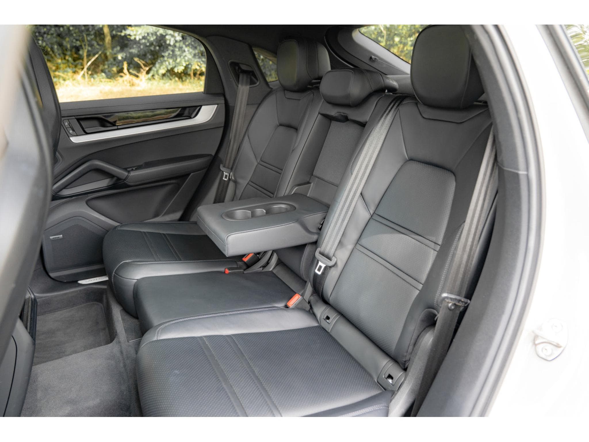 Porsche Cayenne E-Hybrid Coupé (2024) - Photo 13