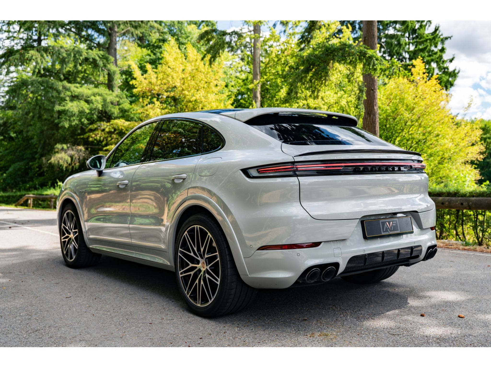 Porsche Cayenne E-Hybrid Coupé (2024) - Photo 8