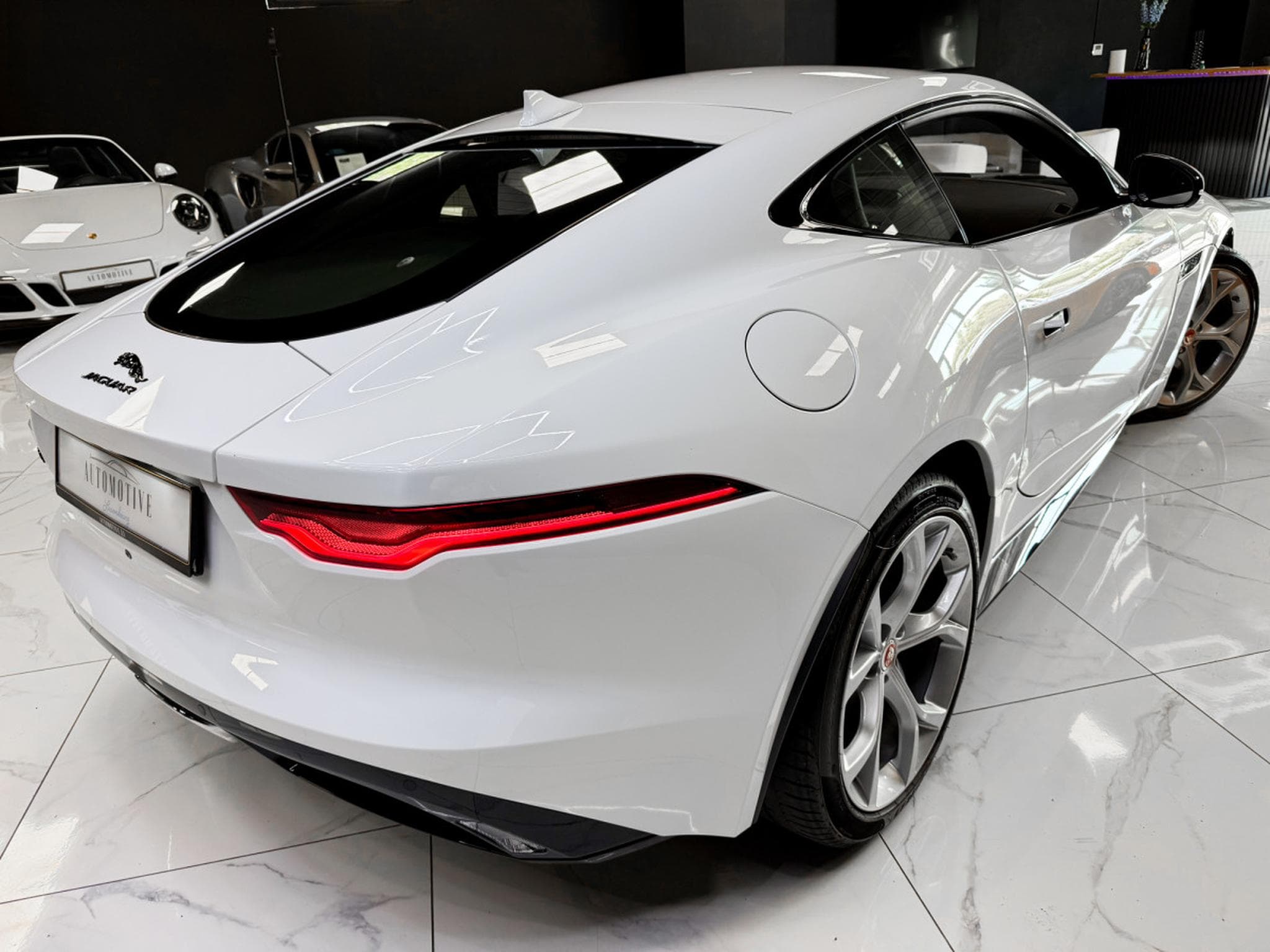 Jaguar F-Type P300 Coupe R-Dynamic / Meridian / LED / 1.Hand (2021) - Photo 10
