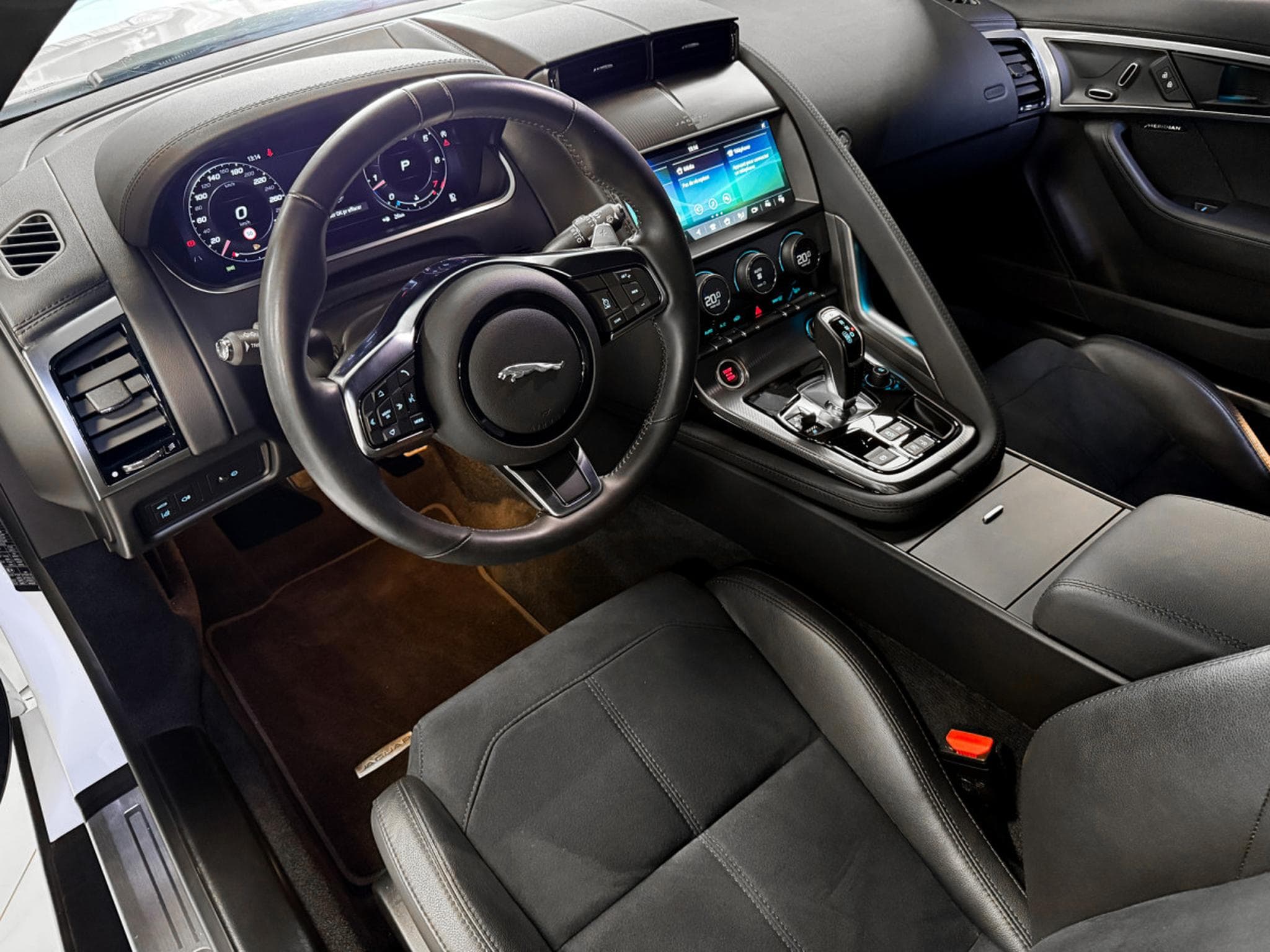 Jaguar F-Type P300 Coupe R-Dynamic / Meridian / LED / 1.Hand (2021) - Photo 11