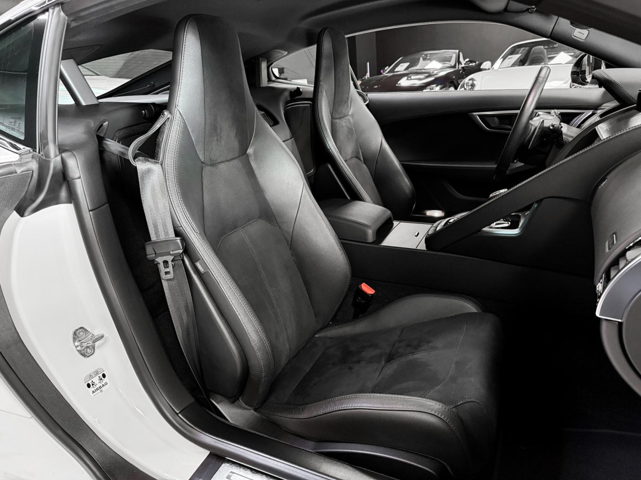 Jaguar F-Type P300 Coupe R-Dynamic / Meridian / LED / 1.Hand (2021) - Photo 13
