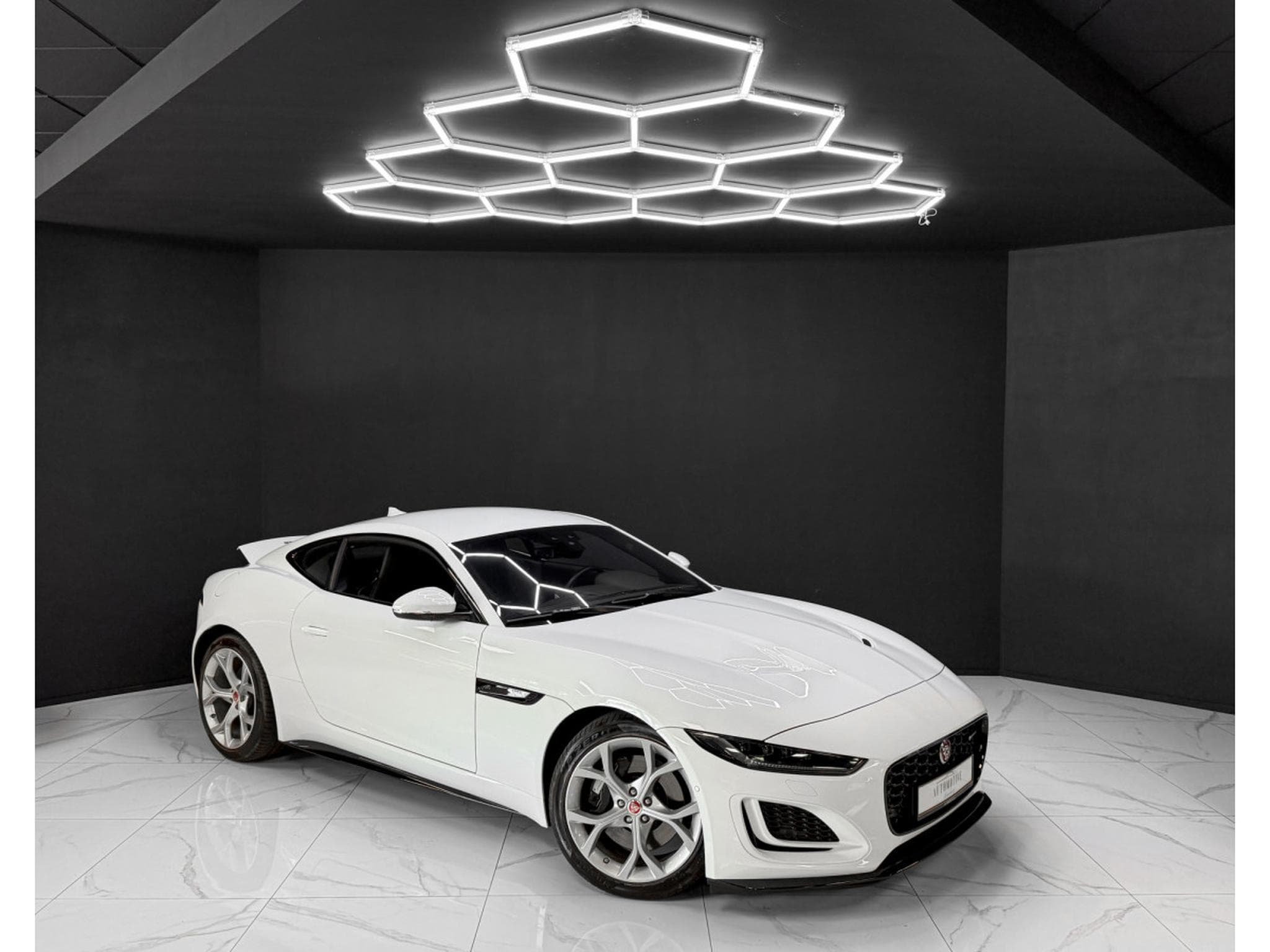 Jaguar F-Type P300 Coupe R-Dynamic / Meridian / LED / 1.Hand (2021) - Photo 7