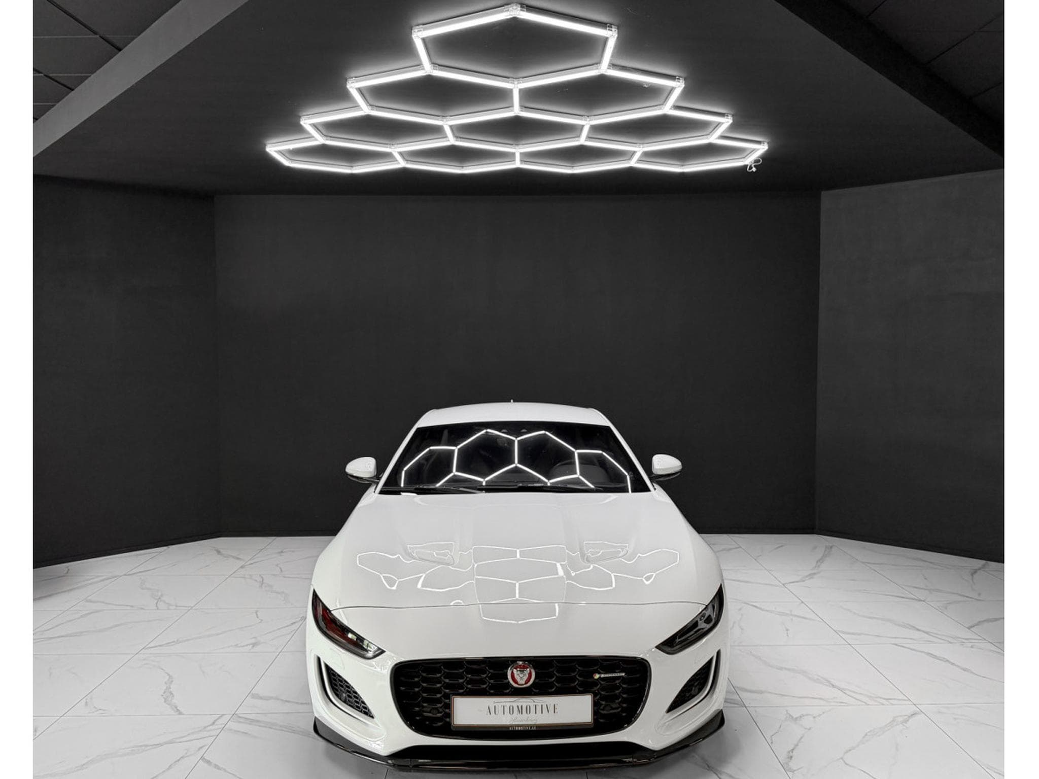 Jaguar F-Type P300 Coupe R-Dynamic / Meridian / LED / 1.Hand (2021) - Photo 8