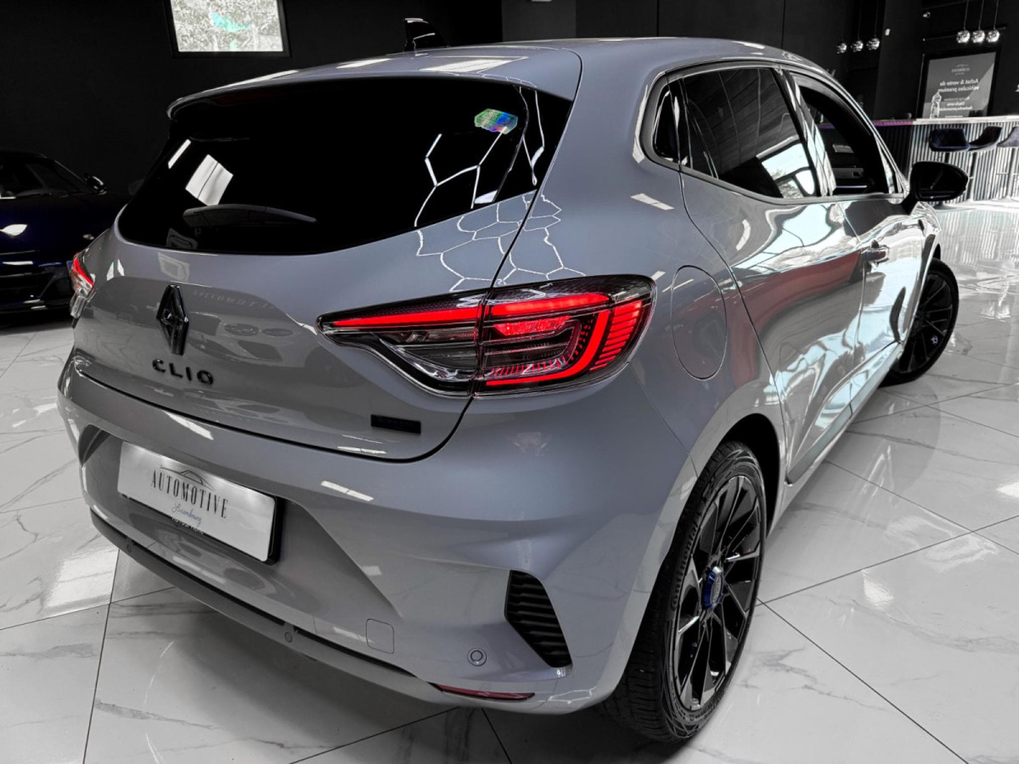 Renault Clio Esprit Alpine E-Tech Full Hybrid 145 (2025) - Photo 10