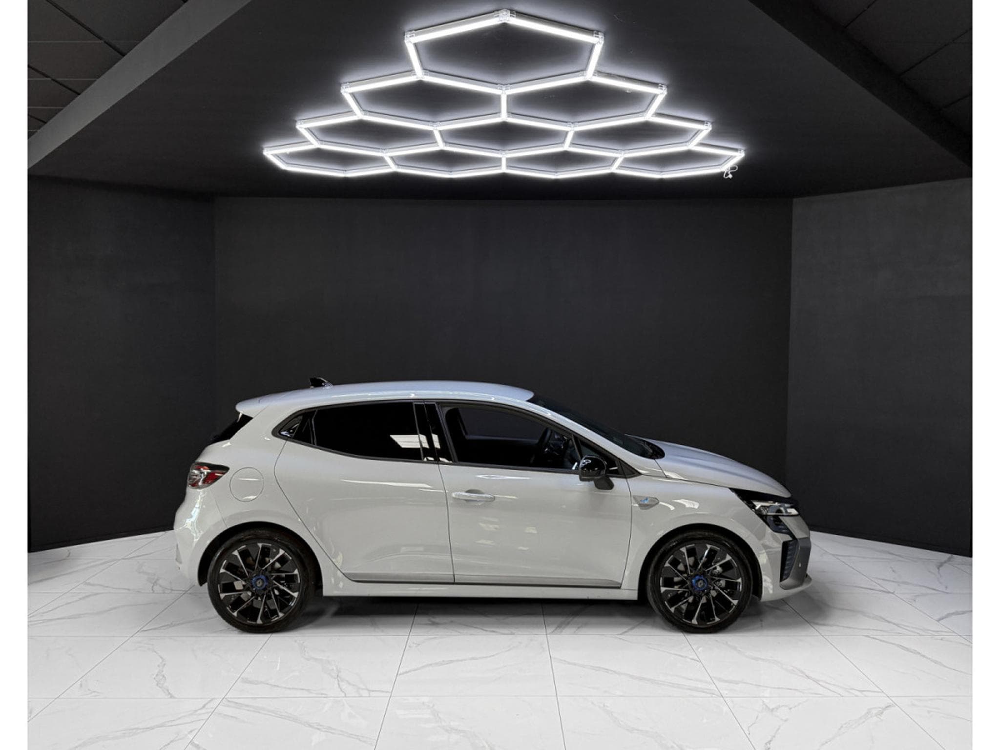 Renault Clio Esprit Alpine E-Tech Full Hybrid 145 (2025) - Photo 6