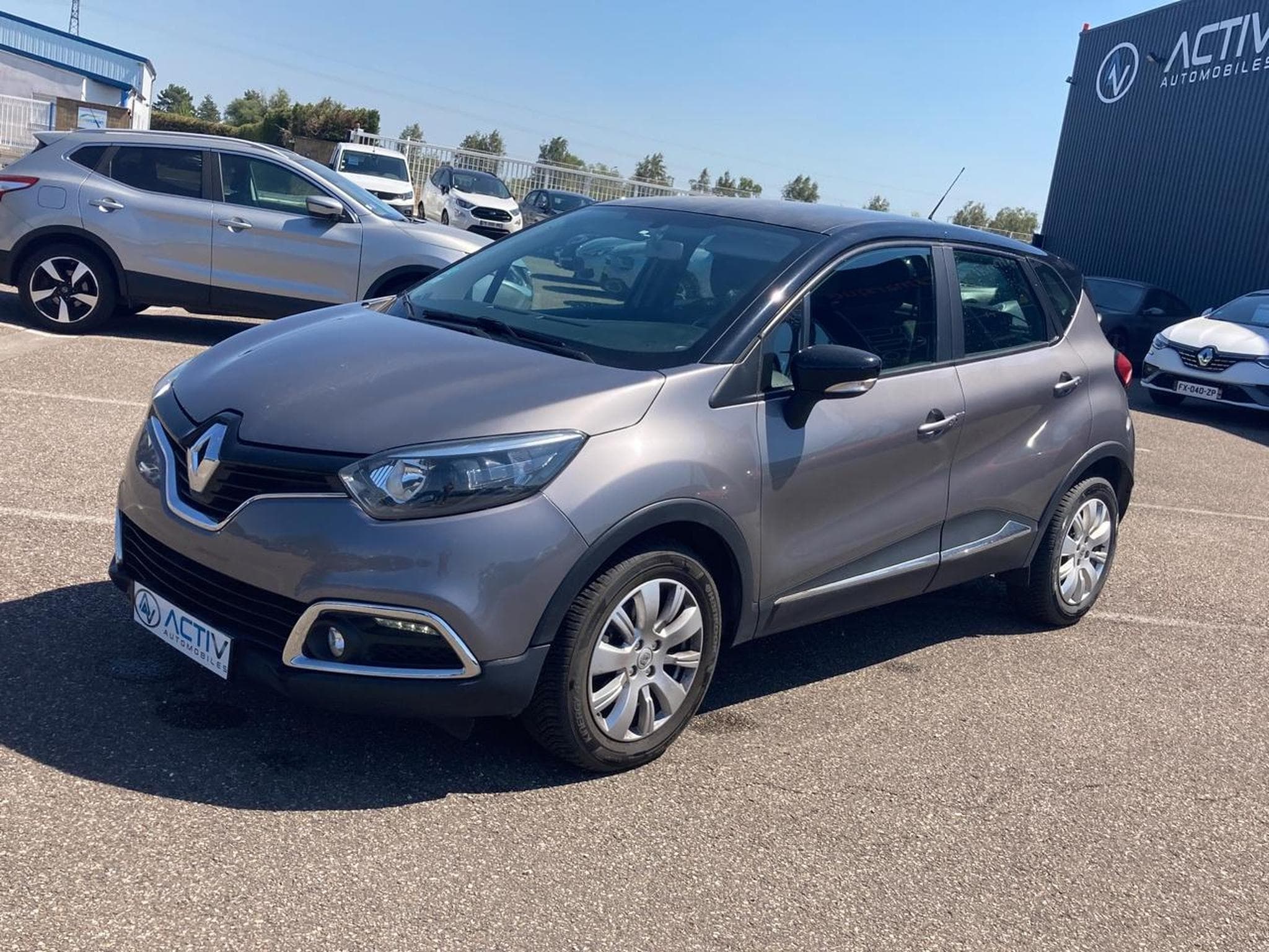 Renault CAPTUR DCI 90 ZEN (2014) - Photo 1