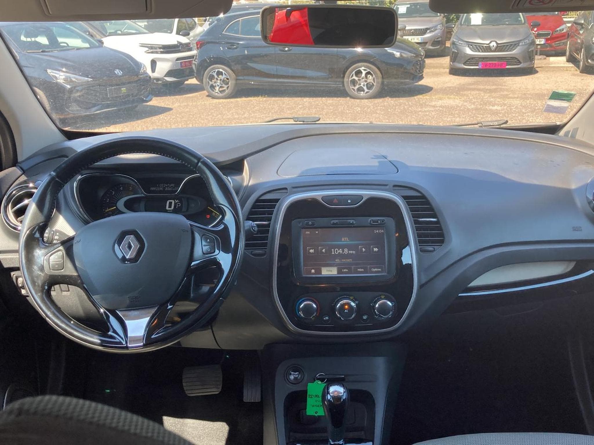 Renault CAPTUR DCI 90 ZEN (2014) - Photo 10