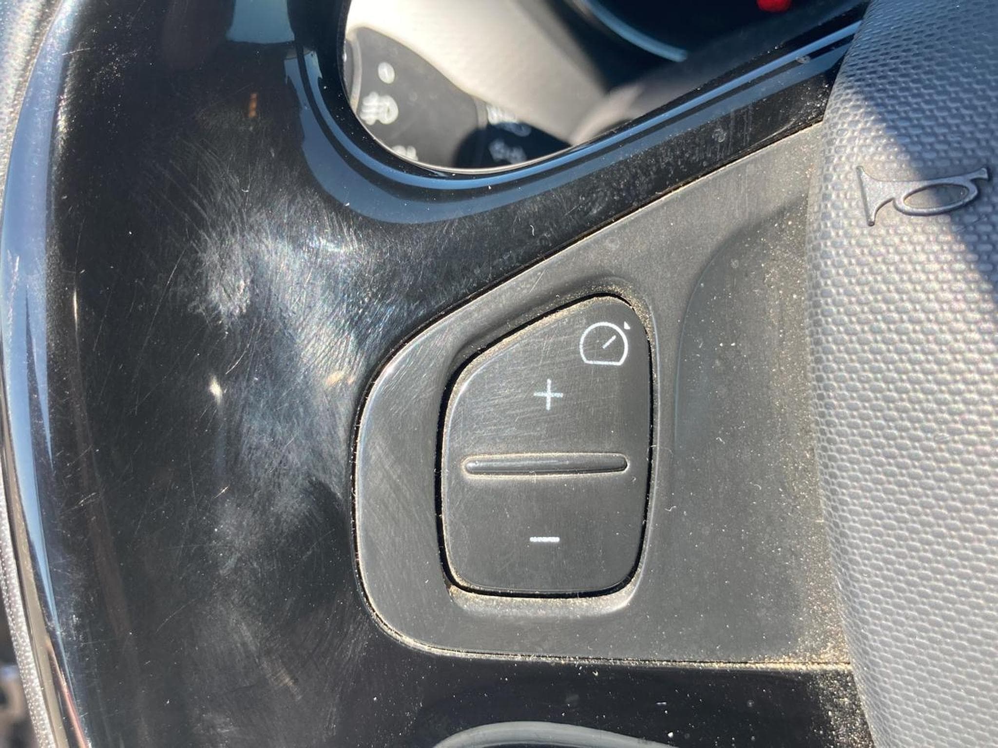 Renault CAPTUR DCI 90 ZEN (2014) - Photo 15