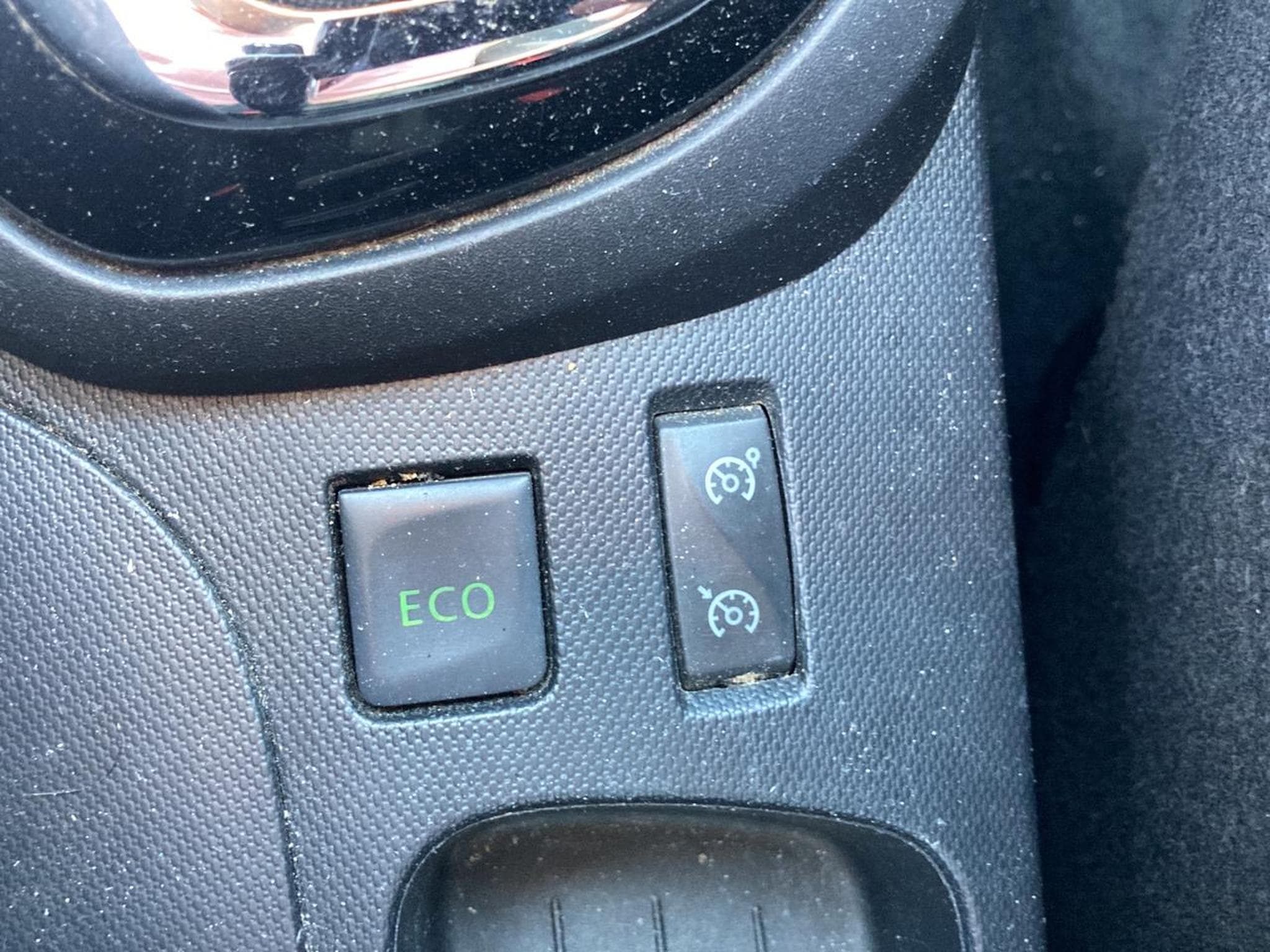 Renault CAPTUR DCI 90 ZEN (2014) - Photo 17