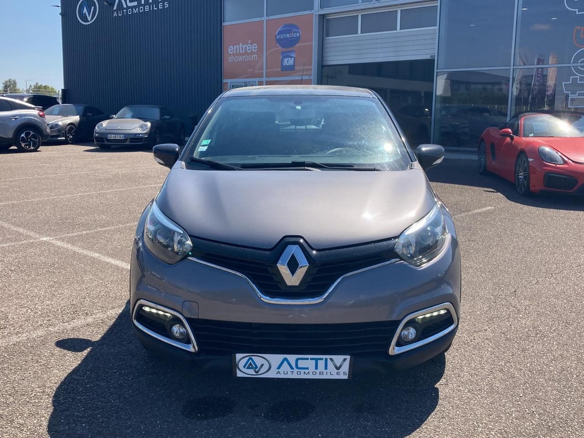 Renault CAPTUR DCI 90 ZEN (2014) - Photo 2