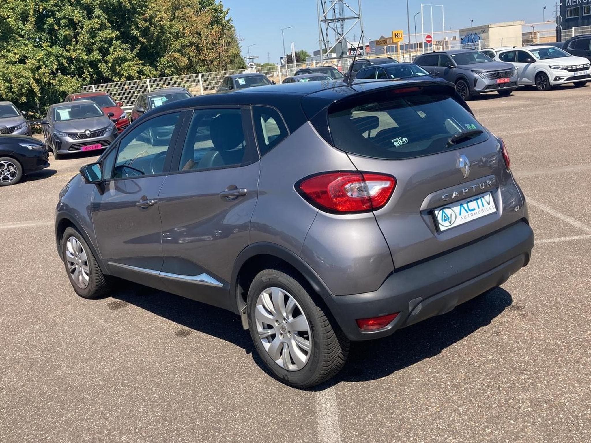 Renault CAPTUR DCI 90 ZEN (2014) - Photo 7