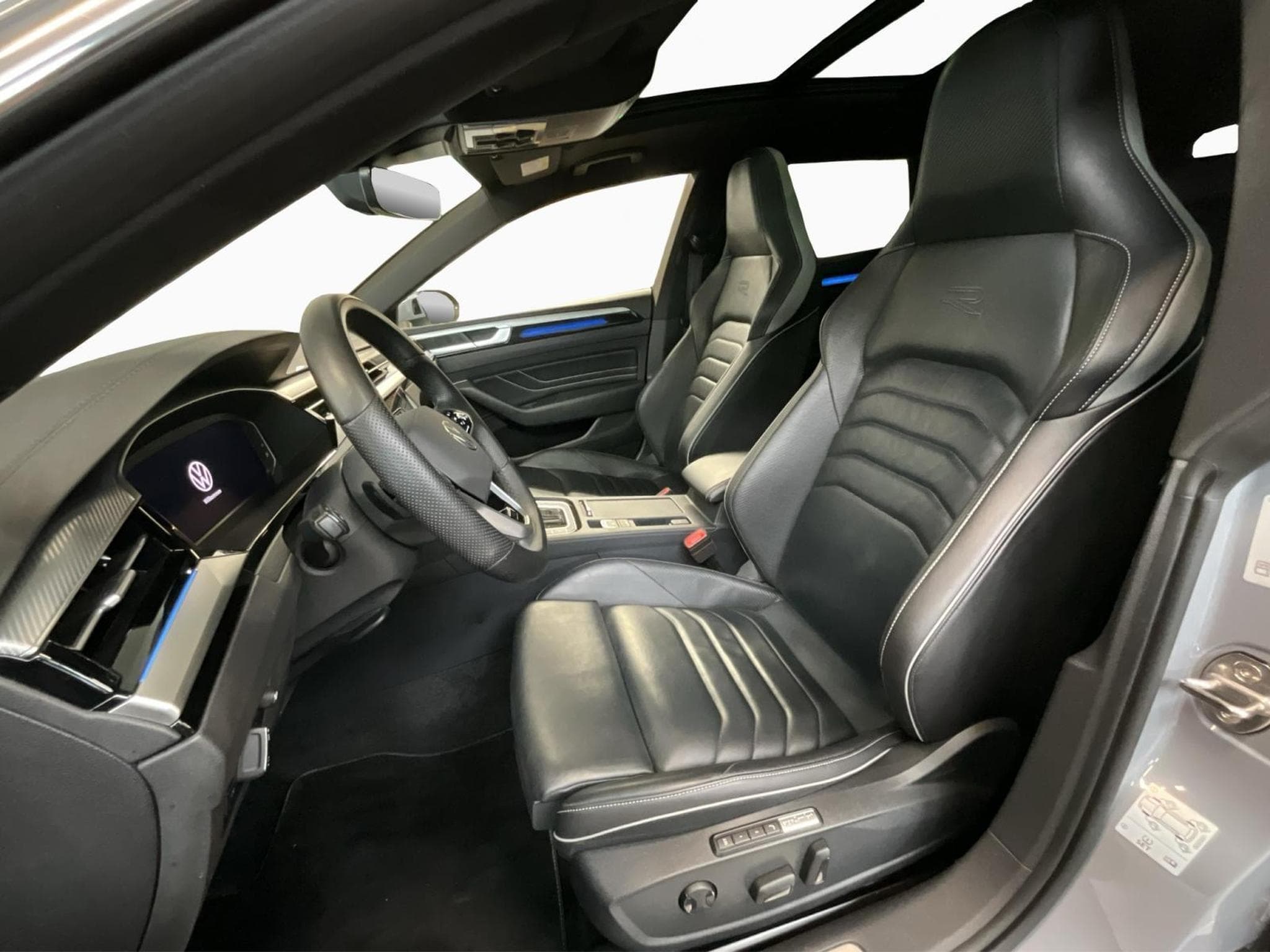 VW Arteon SB+R-Line+Pano+360+Stand-H.+AHK (2023) - Photo 9