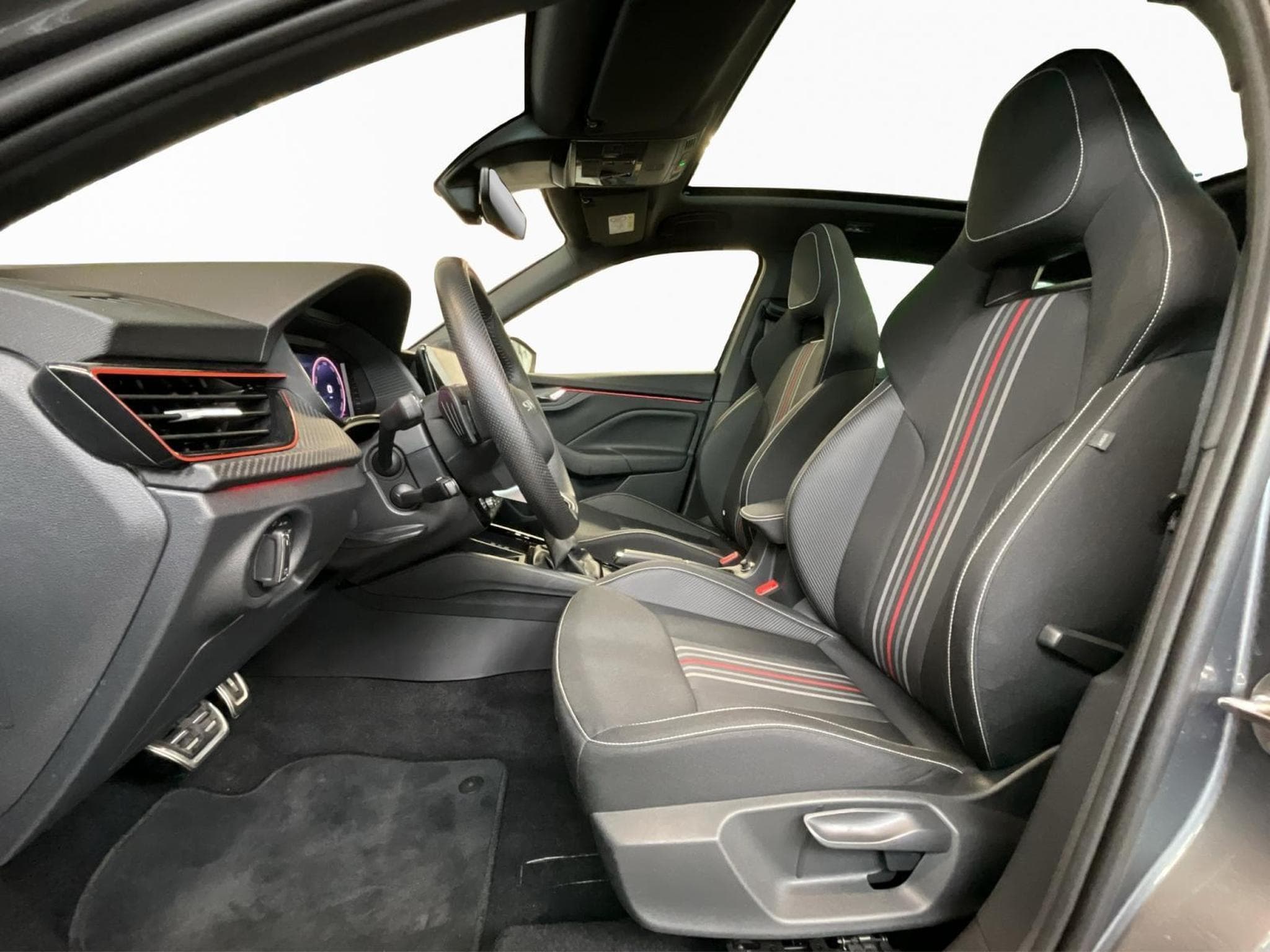 Skoda Kamiq Monte-Carlo+DSG+LED+P.Assisted+P.Park&Go (2025) - Photo 9