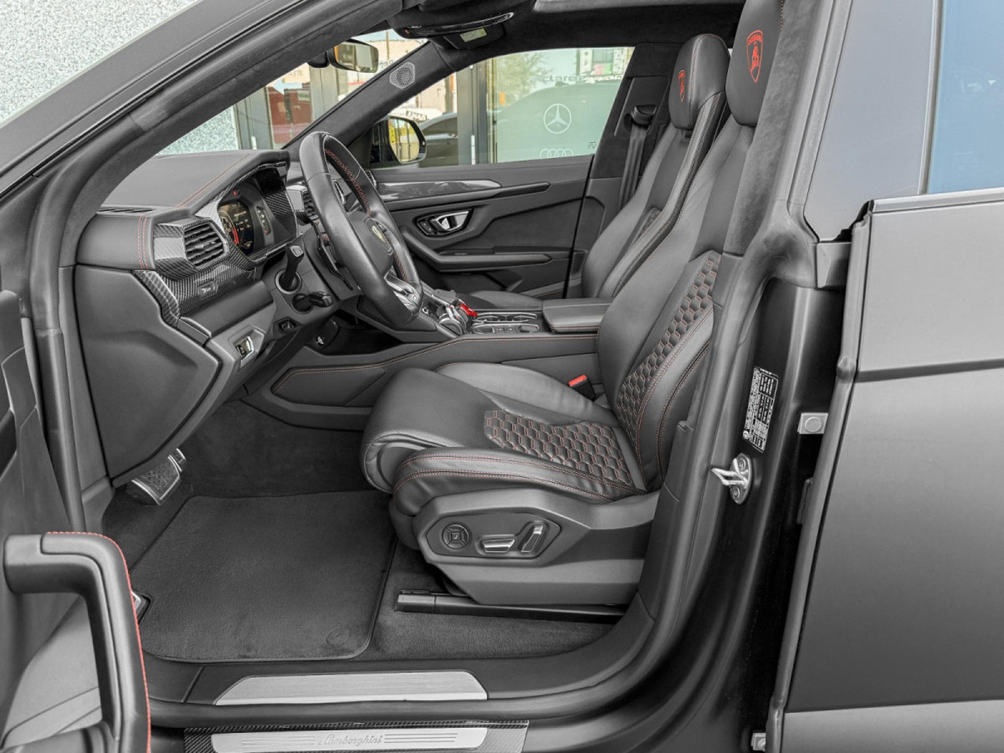 Lamborghini Urus 4.0 V8 Auto./PANO/22/360°/HUD/CARBON/VOLL (2021) - Photo 10