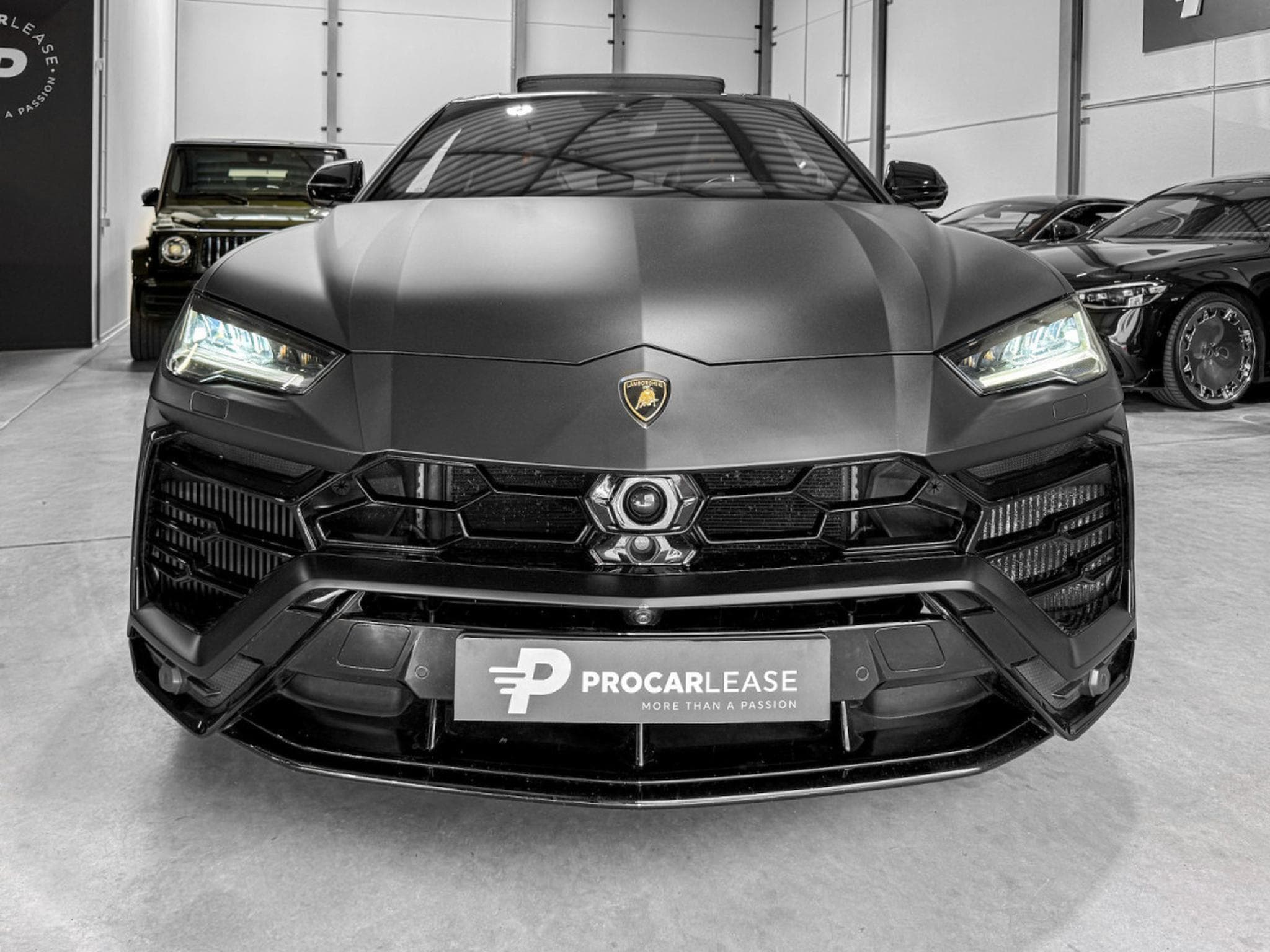 Lamborghini Urus 4.0 V8 Auto./PANO/22/360°/HUD/CARBON/VOLL (2021) - Photo 2
